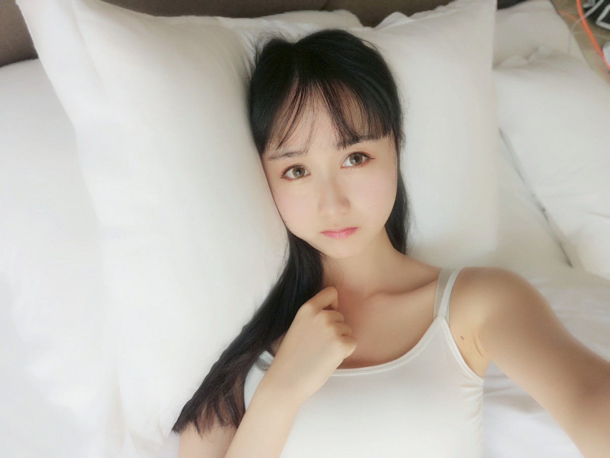 xgyw.top_萌系小姐姐木绵绵OwO白色背心Cos主题私房吊带背心配粉色内裤迷人诱惑写真28P