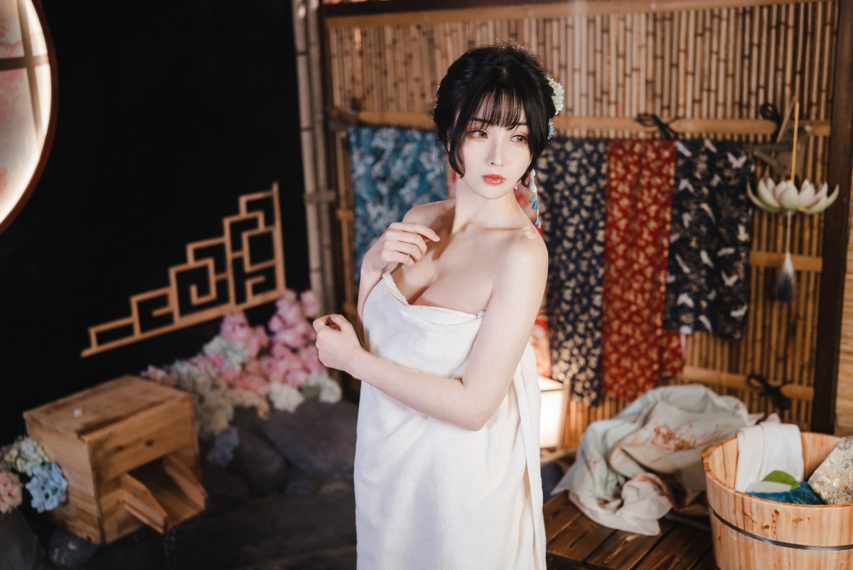 xgyw.top_网络美女rioko凉凉子温泉旅行主题私房脱日系服饰露性感蕾丝内衣迷人诱惑写真31P
