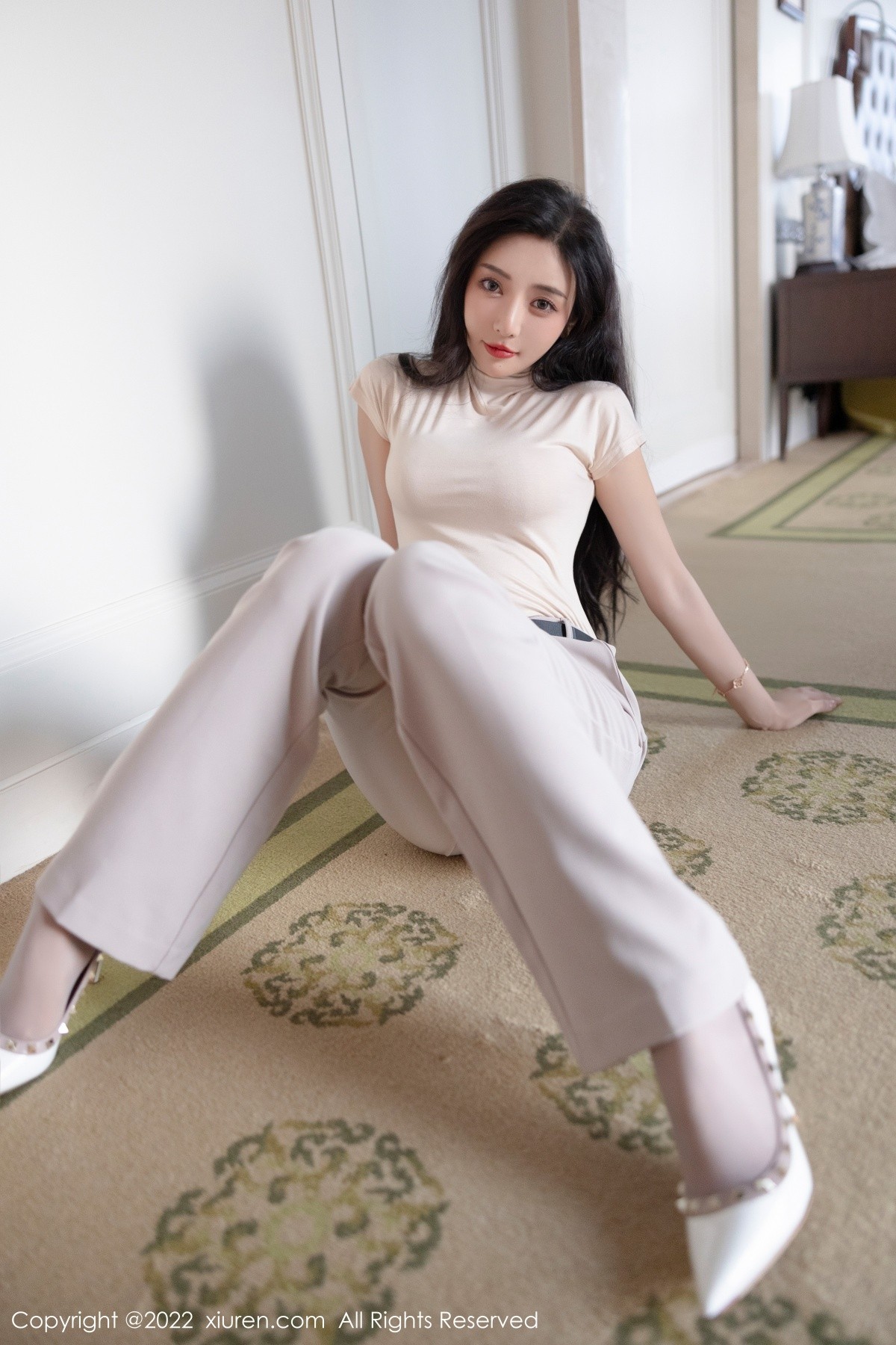 xgyw.top_XiuRen第5015期_女神王馨瑶yanni厦门旅拍OL装扮半脱露性感内衣完美诱惑写真108P