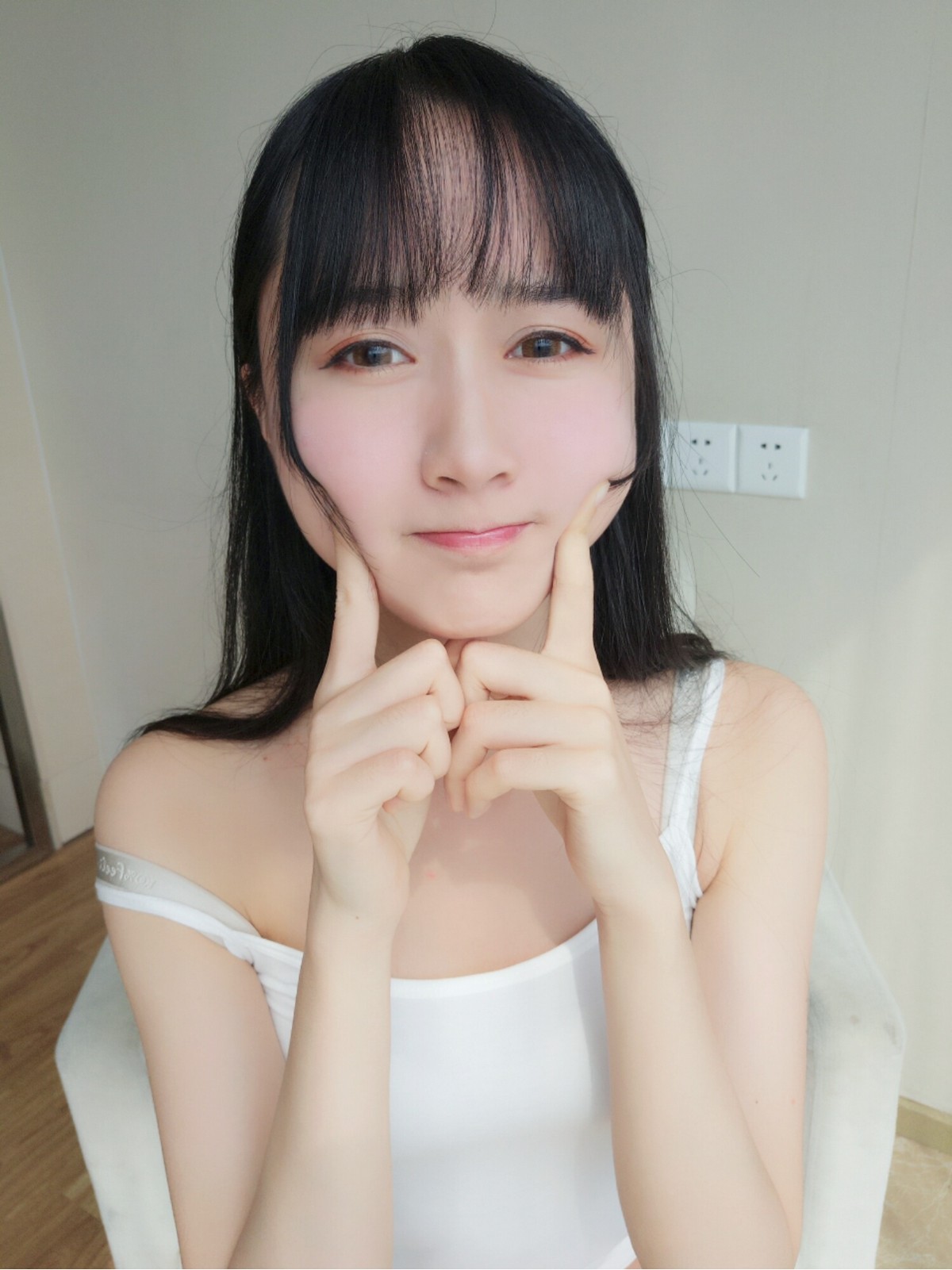 xgyw.top_萌系小姐姐木绵绵OwO白色背心Cos主题私房吊带背心配粉色内裤迷人诱惑写真28P