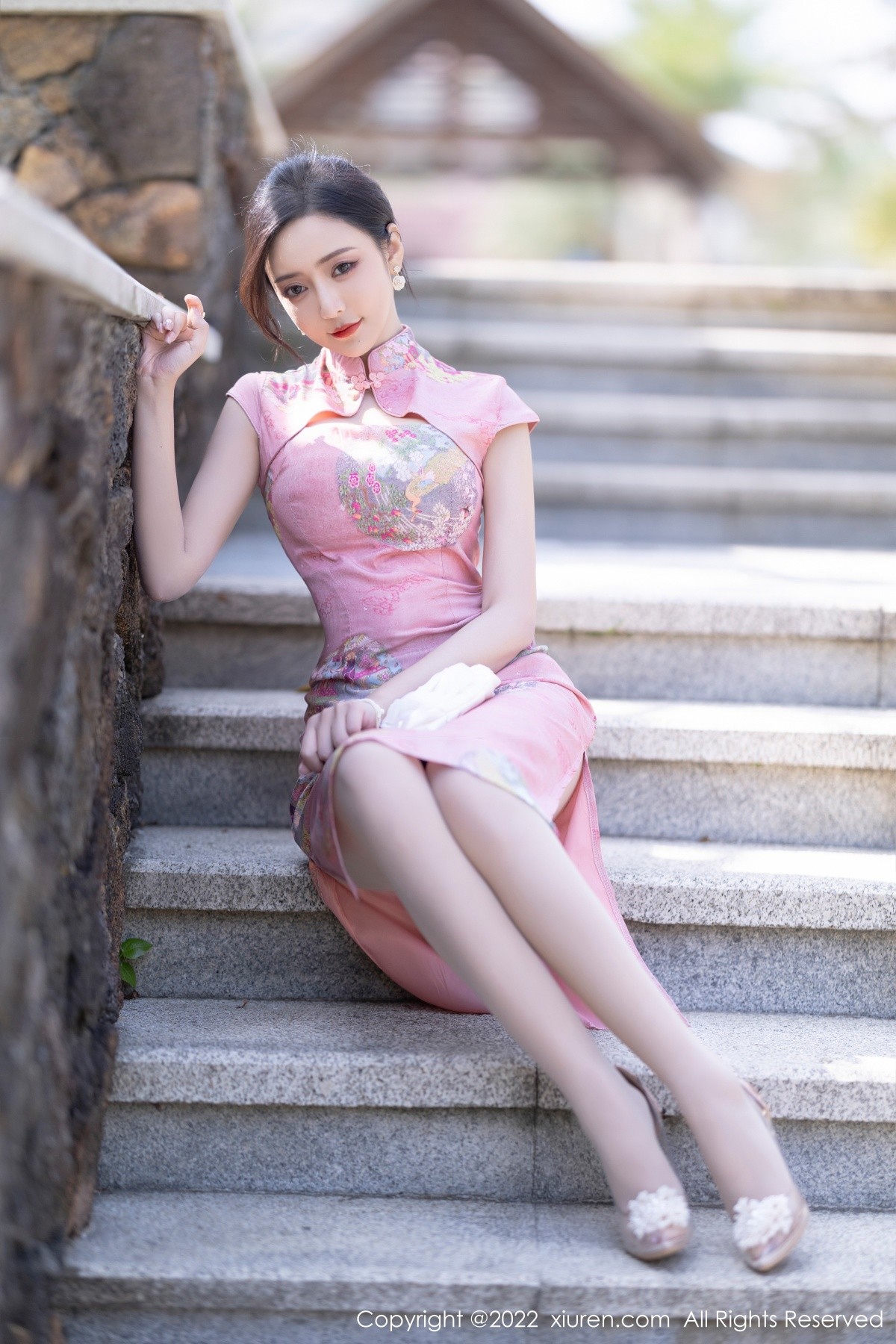 xgyw.top_XiuRen第5007期_女神王馨瑶yanni厦门旅拍脱粉红旗袍露性感内衣超薄肉丝诱惑写真85P