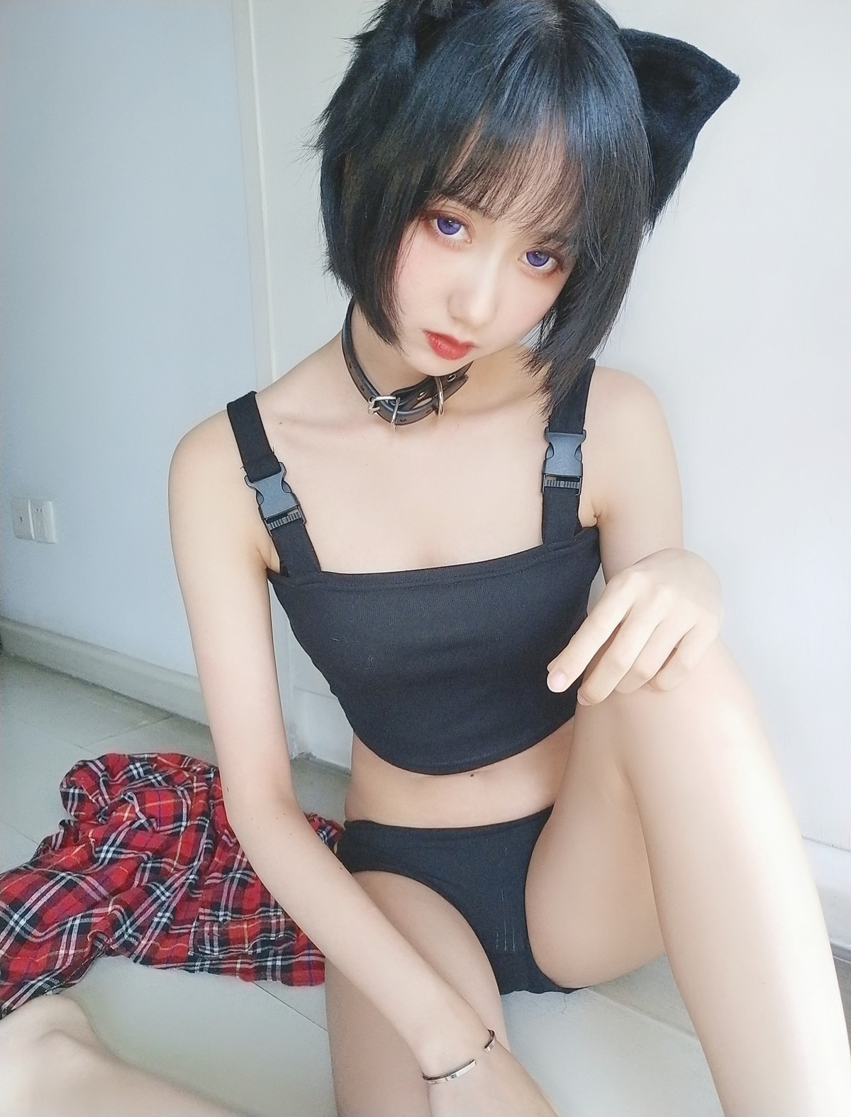 xgyw.top_萌系小姐姐木绵绵OwO不良猫主题私房脱红色衬衫露性感黑色内衣完美诱惑写真44P