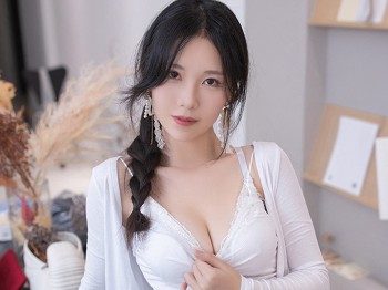XiuRen第4994期_车模利世欲女拍摄主题白色服饰配天蓝色短裙原色丝袜骚扰写真79P
