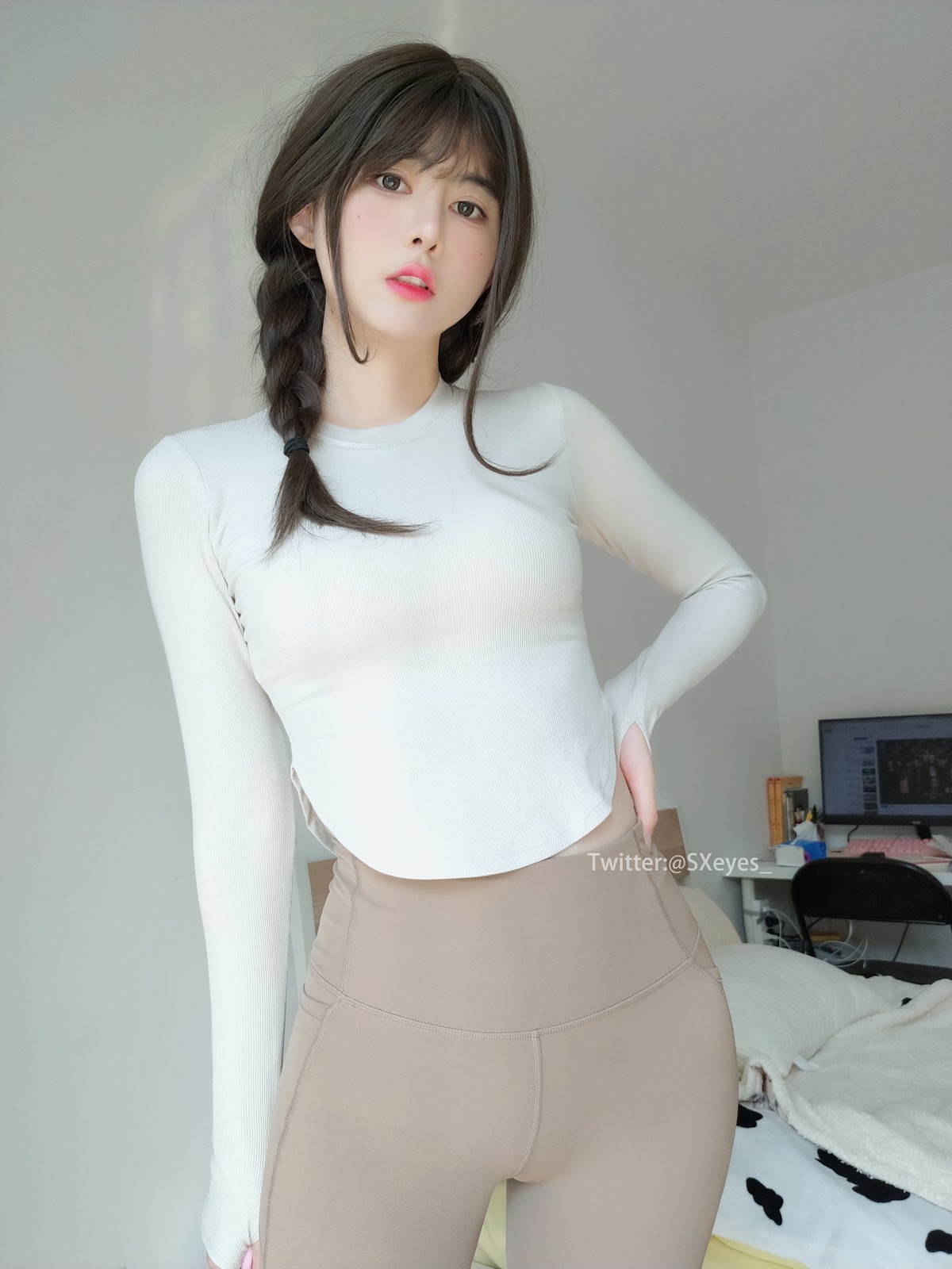 xgyw.top_萌妹子眼酱大魔王w瑜伽服主题私房性感紧身运动服秀丰满翘臀撩人诱惑写真32P