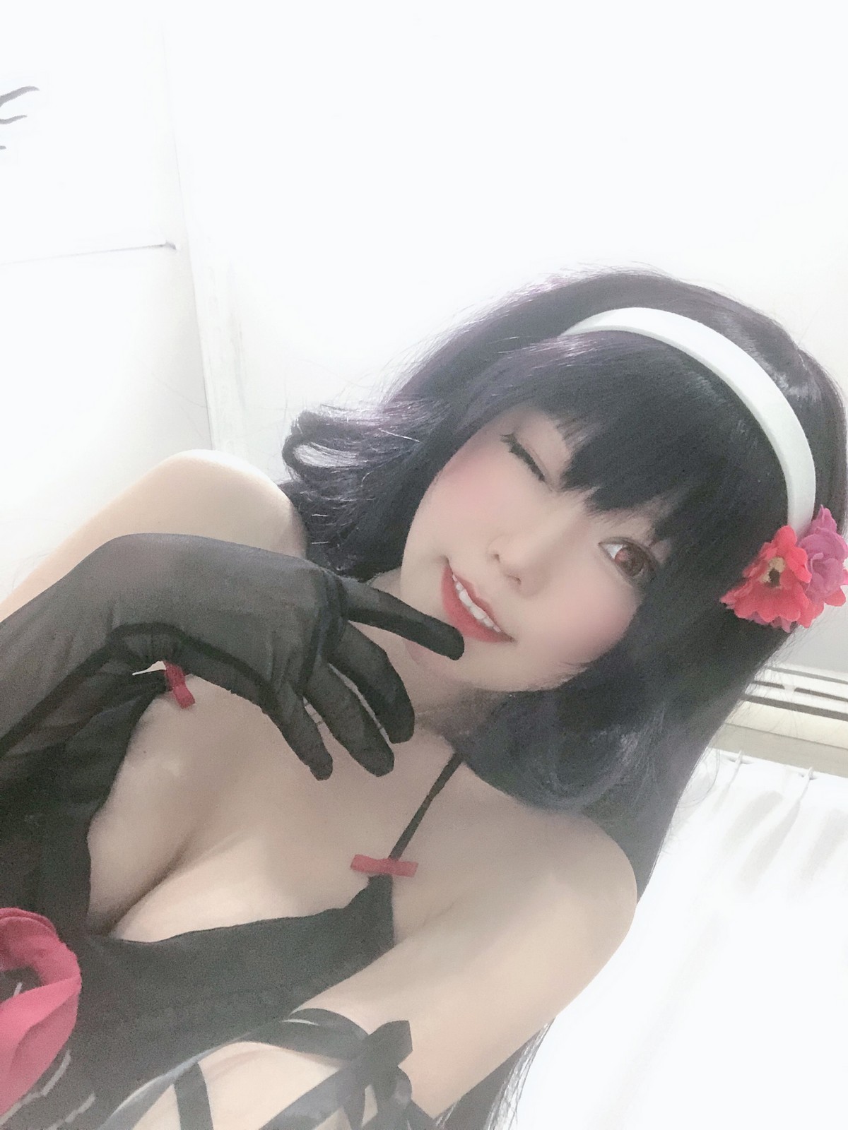 xgyw.top_网红美女香草喵露露诗羽学姐睡衣主题私房黑色低胸吊带睡衣配黑丝袜诱惑写真45P