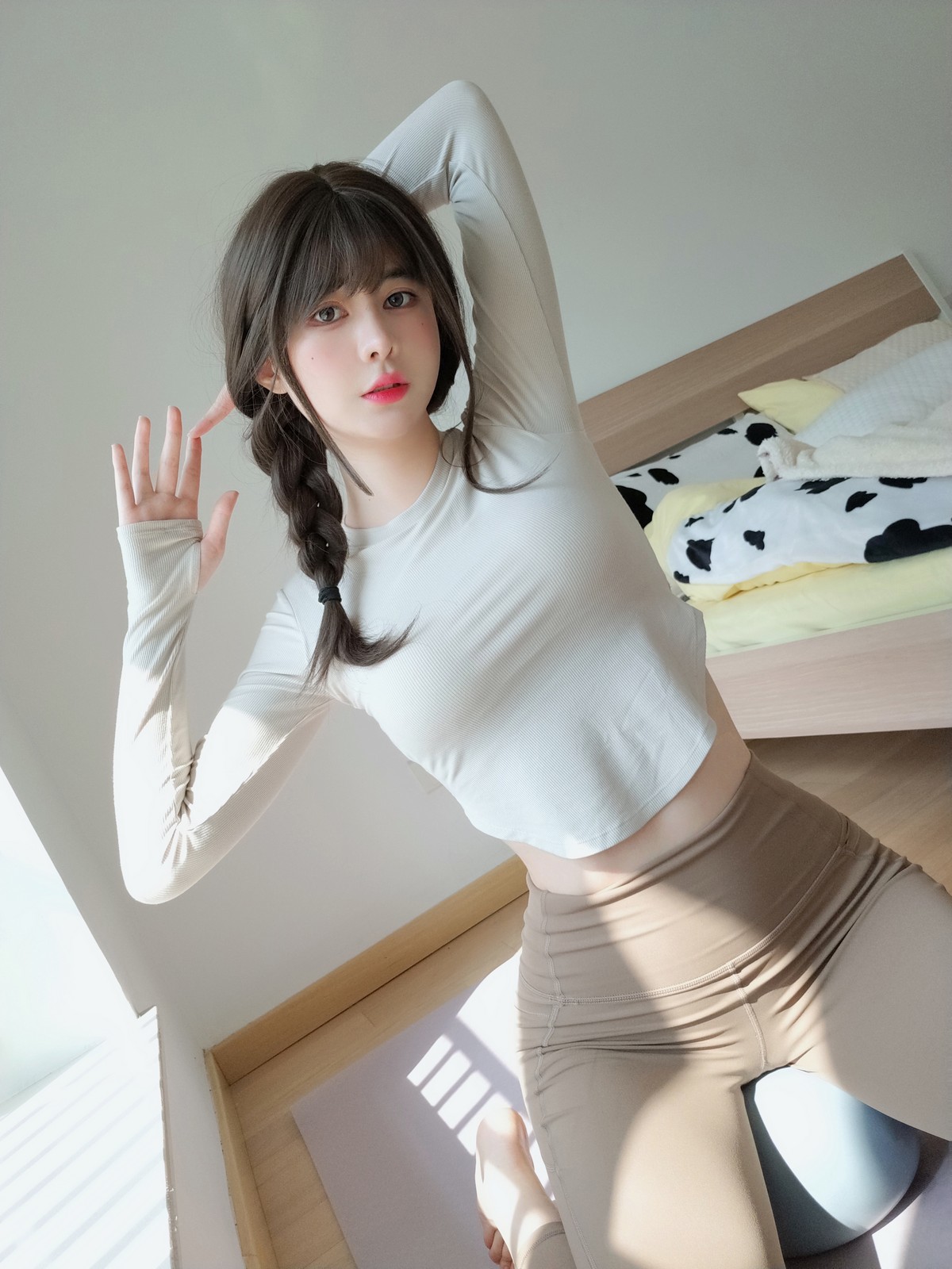 xgyw.top_萌妹子眼酱大魔王w瑜伽服主题私房性感紧身运动服秀丰满翘臀撩人诱惑写真32P