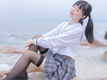 萌系大姐姐木绵绵OwO海边JK主题海边性感格子百褶裙下黑色丝袜袜秀美腿写真40P