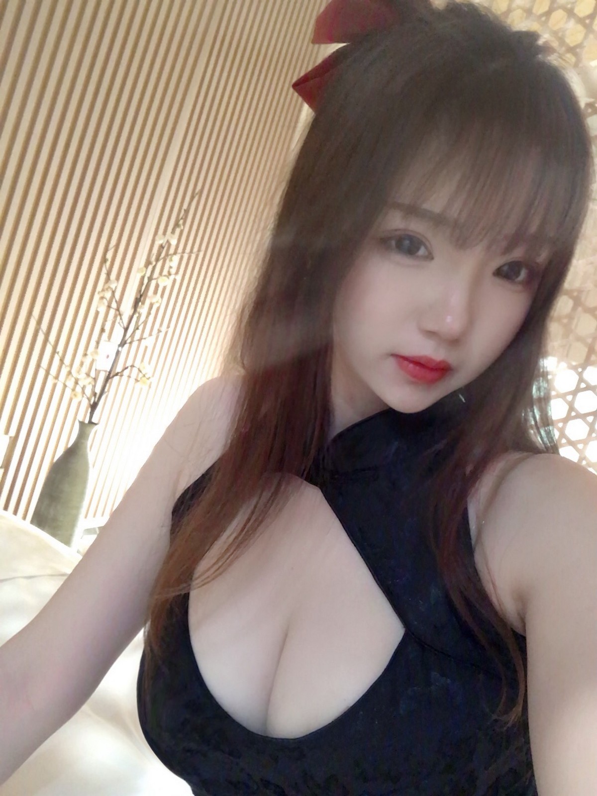 xgyw.top_动漫博主雪晴Astra旗袍自拍主题私房性感黑色露胸旗袍配蕾丝袜迷人诱惑写真49P