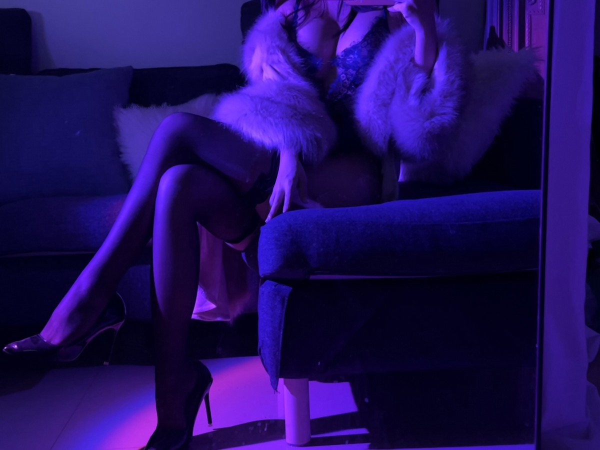 xgyw.top_萌系小姐姐白烨夜色妖姬主题私房暗色灯光下情趣蕾丝内衣秀火辣身材诱惑写真75P