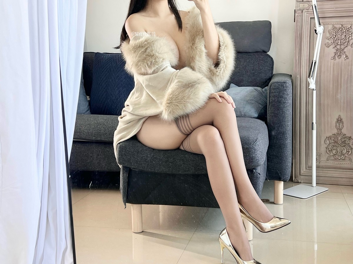 xgyw.top_萌系小姐姐白烨夜色妖姬主题私房暗色灯光下情趣蕾丝内衣秀火辣身材诱惑写真75P