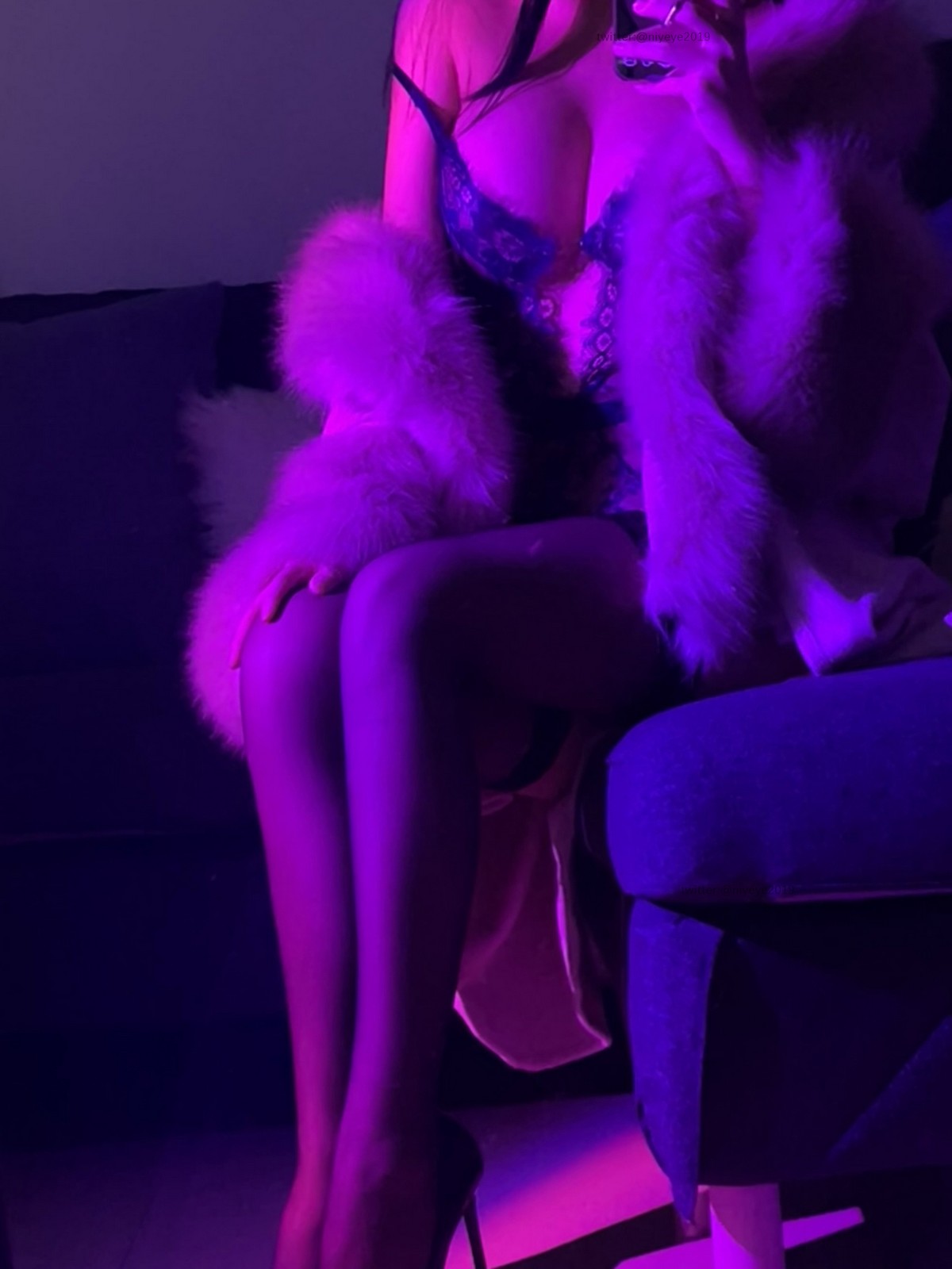 xgyw.top_萌系小姐姐白烨夜色妖姬主题私房暗色灯光下情趣蕾丝内衣秀火辣身材诱惑写真75P