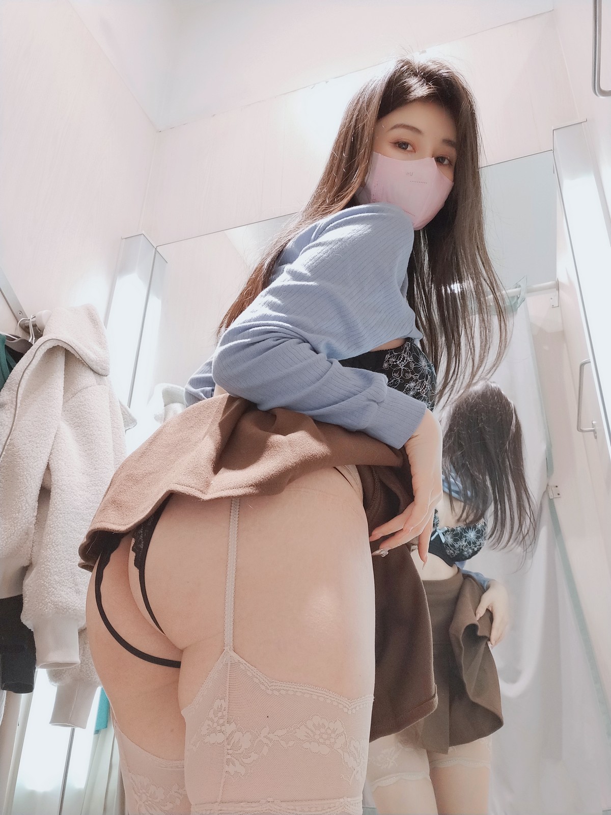 xgyw.top_Coser小姐姐白银81四月合集试衣间主题私房黑色蕾丝内衣秀豪乳翘臀诱惑写真80P
