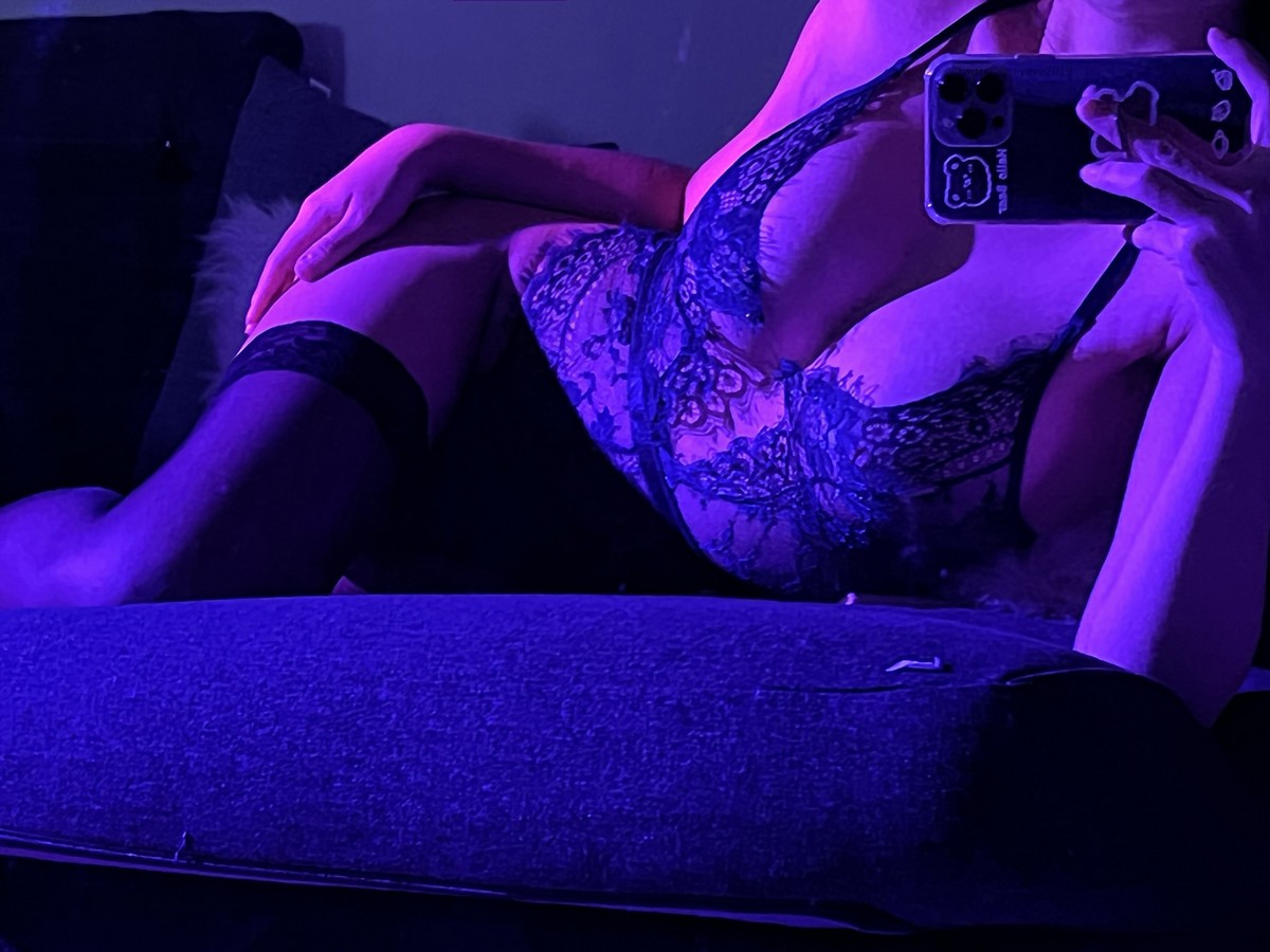 xgyw.top_萌系小姐姐白烨夜色妖姬主题私房暗色灯光下情趣蕾丝内衣秀火辣身材诱惑写真75P