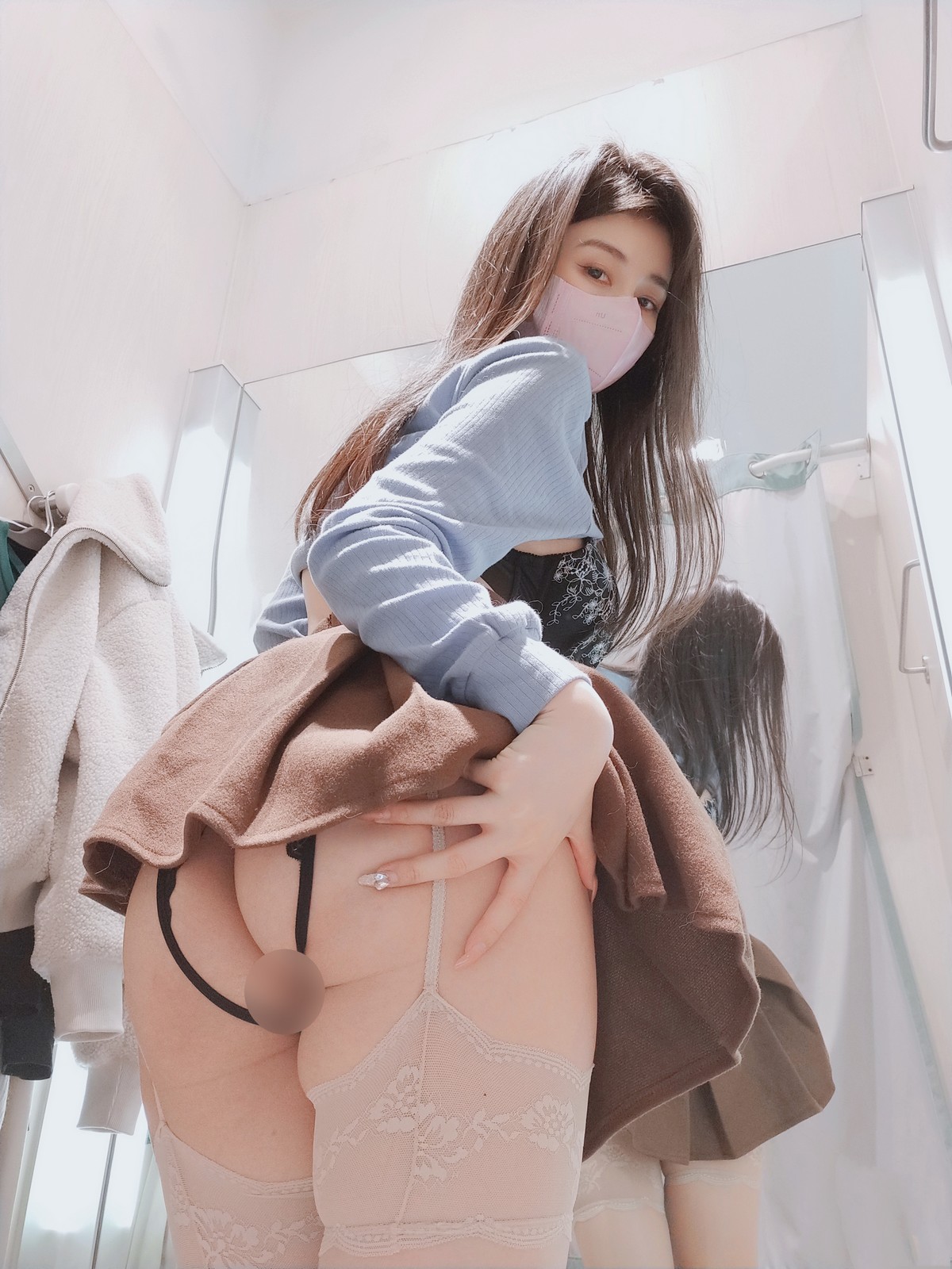 xgyw.top_Coser小姐姐白银81四月合集试衣间主题私房黑色蕾丝内衣秀豪乳翘臀诱惑写真80P