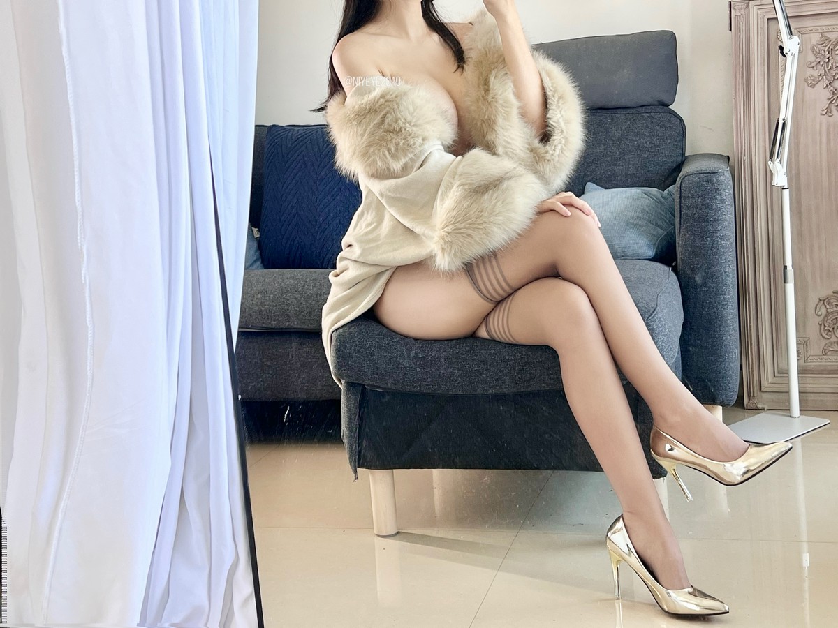xgyw.top_萌系小姐姐白烨夜色妖姬主题私房暗色灯光下情趣蕾丝内衣秀火辣身材诱惑写真75P