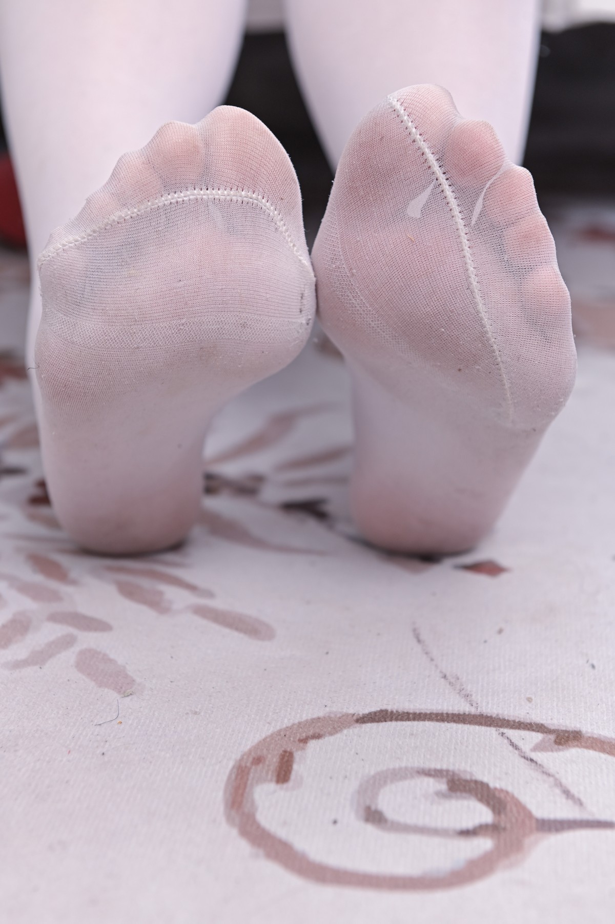 xgyw.top_网络美女大米米球可畏主题私房性感低胸连衣裙配白丝裤袜秀翘臀美腿诱惑写真60P