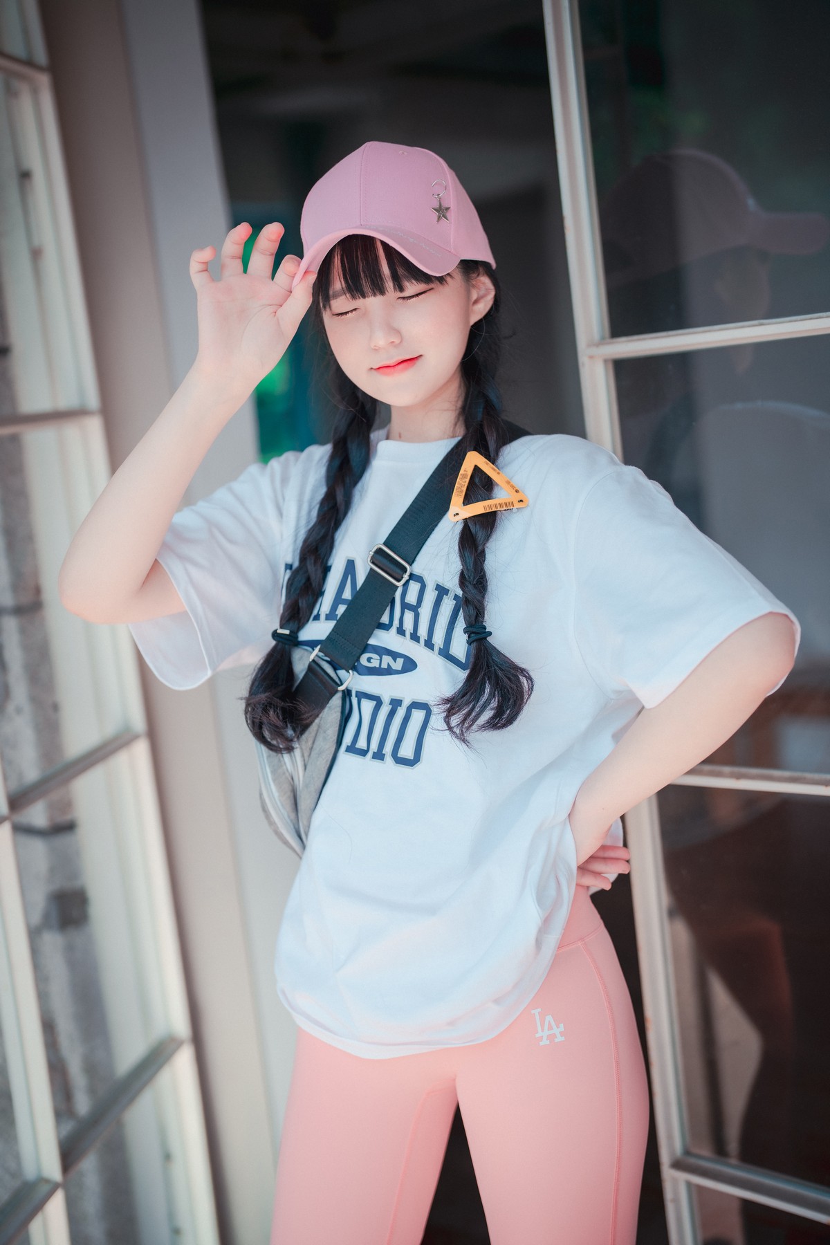 xgyw.top_[DJAWA]No.060_模特Jenny_Loose and Tight Pink主题性感白T配粉色运动裤诱惑写真158P