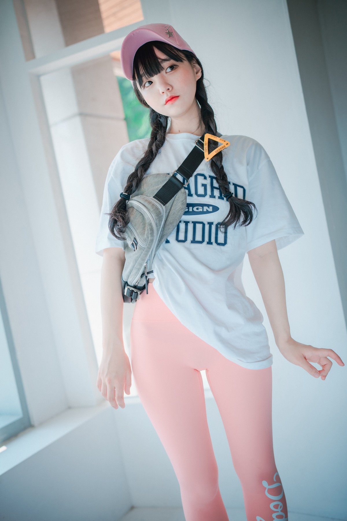 xgyw.top_[DJAWA]No.060_模特Jenny_Loose and Tight Pink主题性感白T配粉色运动裤诱惑写真158P