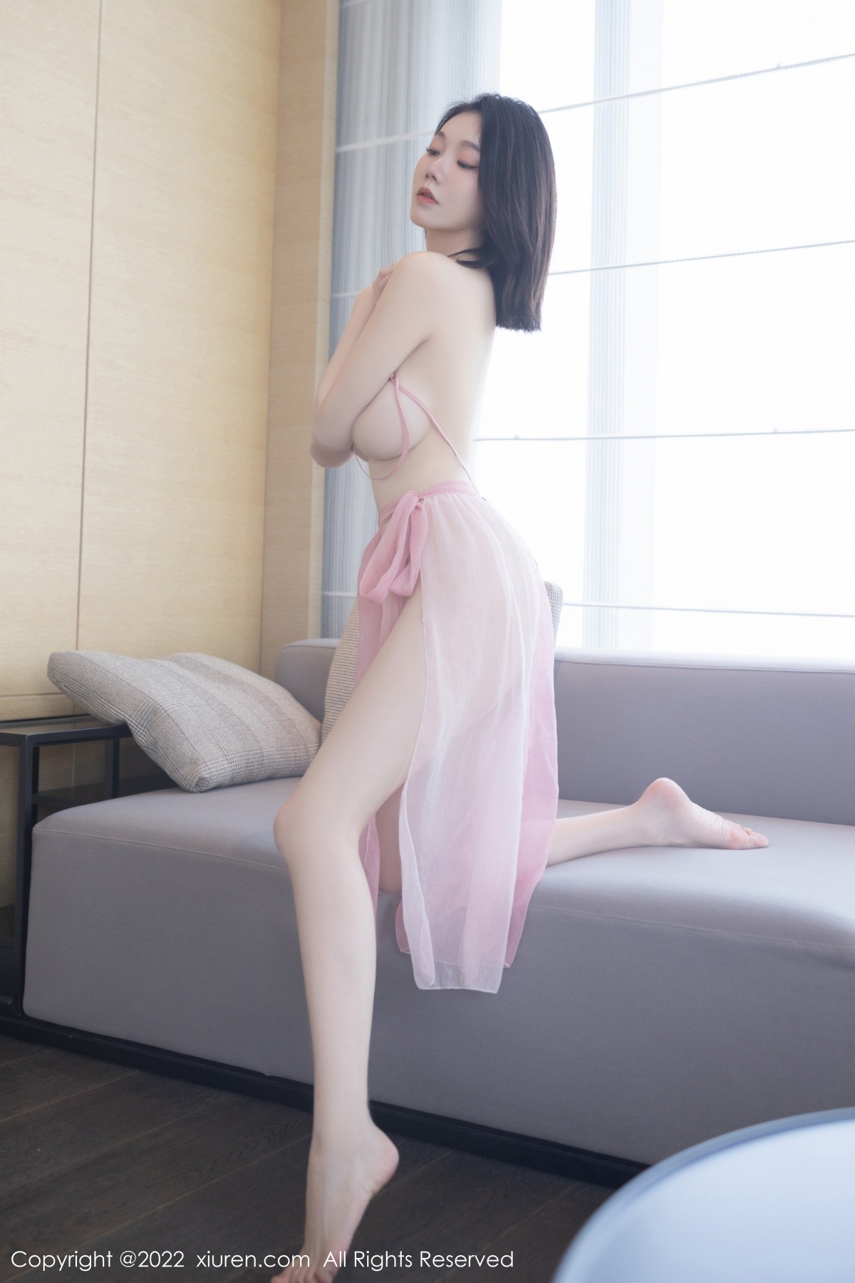 xgyw.top_XiuRen第5052期_模特安然anran珠三角旅拍古装服饰粉色肚兜秀惹火身材诱惑写真74P