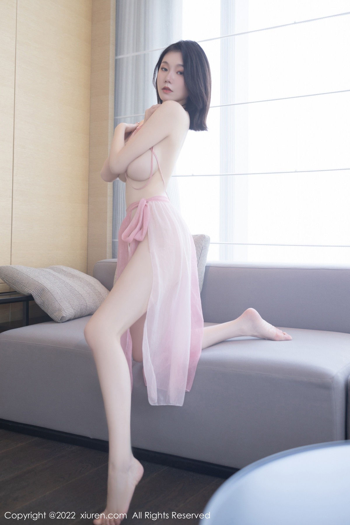 xgyw.top_XiuRen第5052期_模特安然anran珠三角旅拍古装服饰粉色肚兜秀惹火身材诱惑写真74P