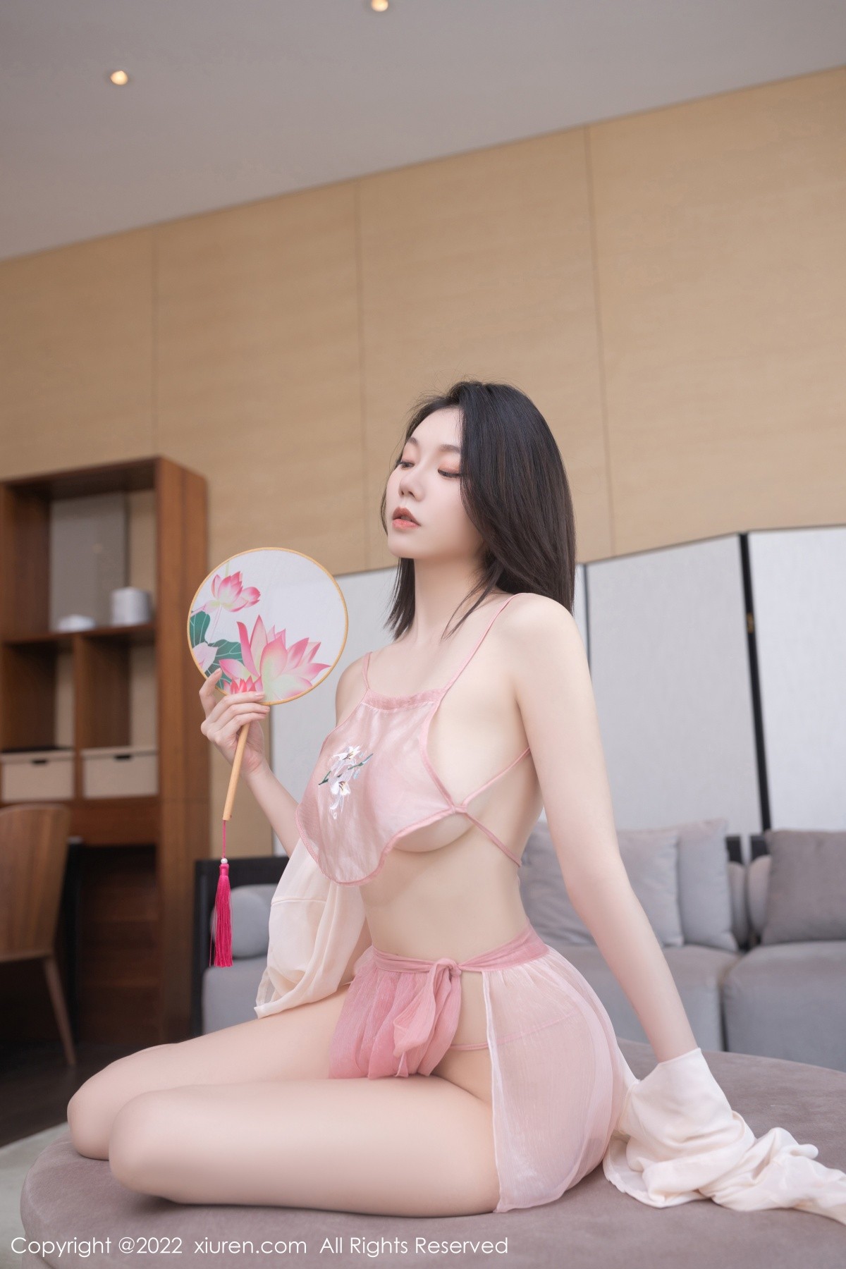 xgyw.top_XiuRen第5052期_模特安然anran珠三角旅拍古装服饰粉色肚兜秀惹火身材诱惑写真74P