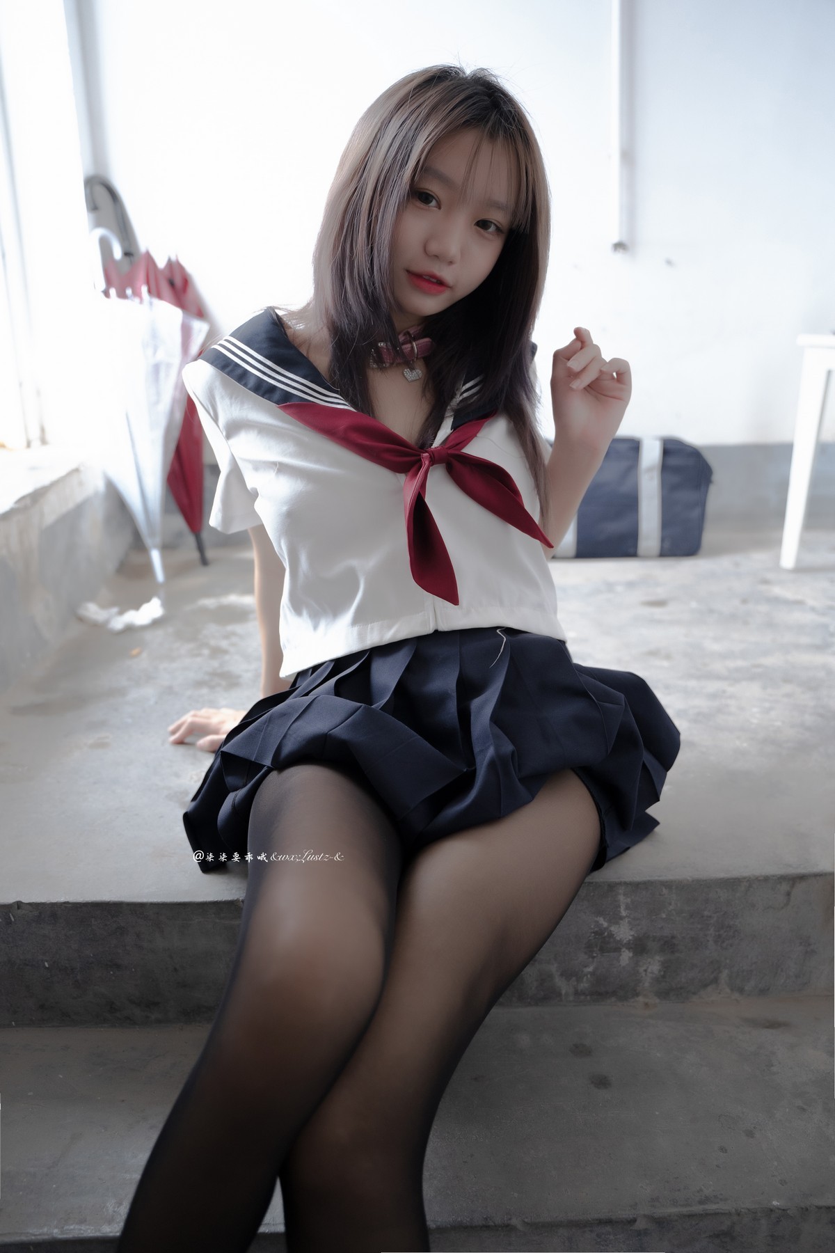 xgyw.top_动漫博主柒柒要乖哦天台学姐主题性感学生制服下超薄无内黑丝秀翘臀诱惑写真80P