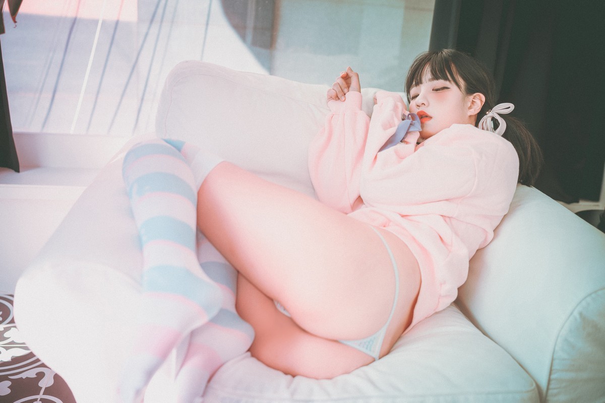 xgyw.top_[DJAWA]No.061_模特Jenny_Lovely_Pink主题私房性感粉色外衣配丁字内裤诱惑写真34P
