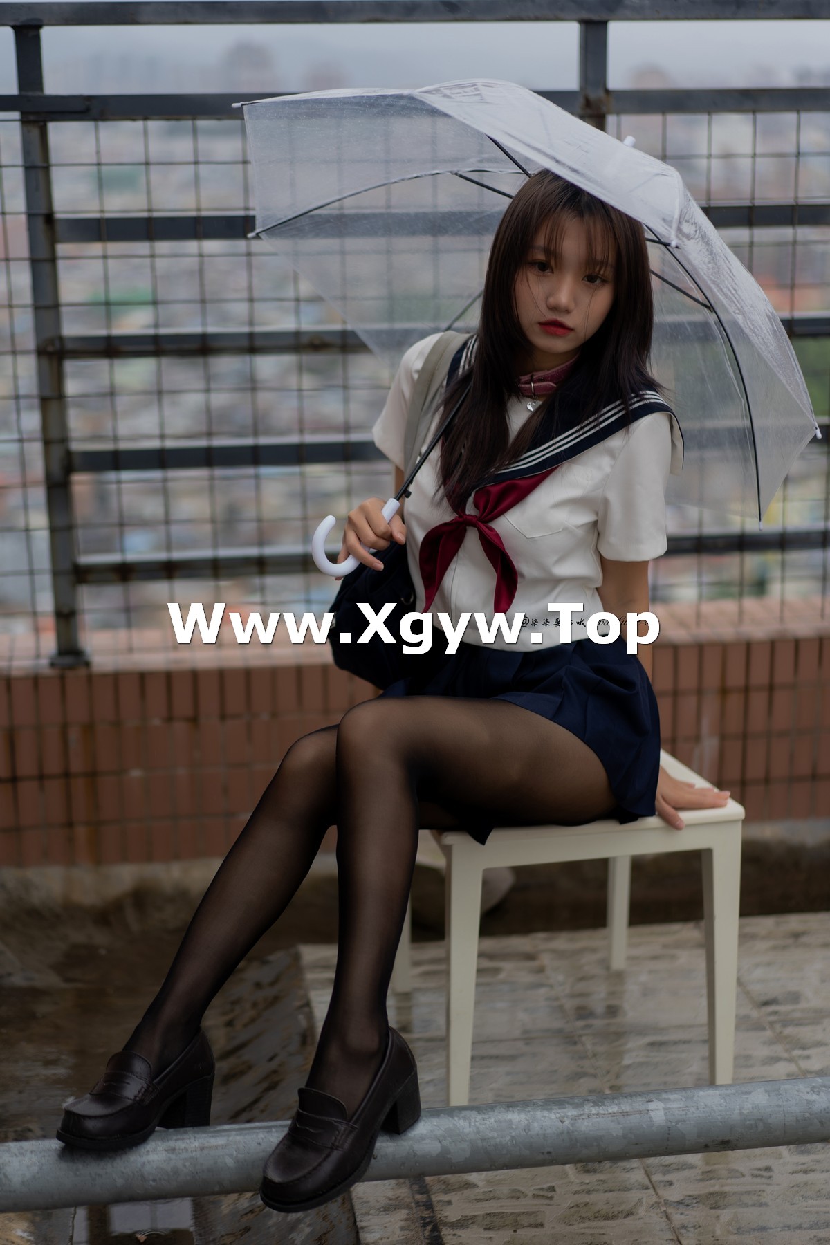 xgyw.top_动漫博主柒柒要乖哦天台学姐主题性感学生制服下超薄无内黑丝秀翘臀诱惑写真80P