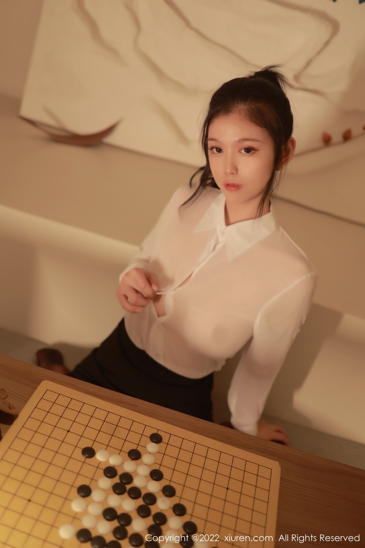 xgyw.top_XiuRen第5057期_模特李雅柔白色轻透上衣配黑色短裙露开档黑丝秀翘臀诱惑写真65P