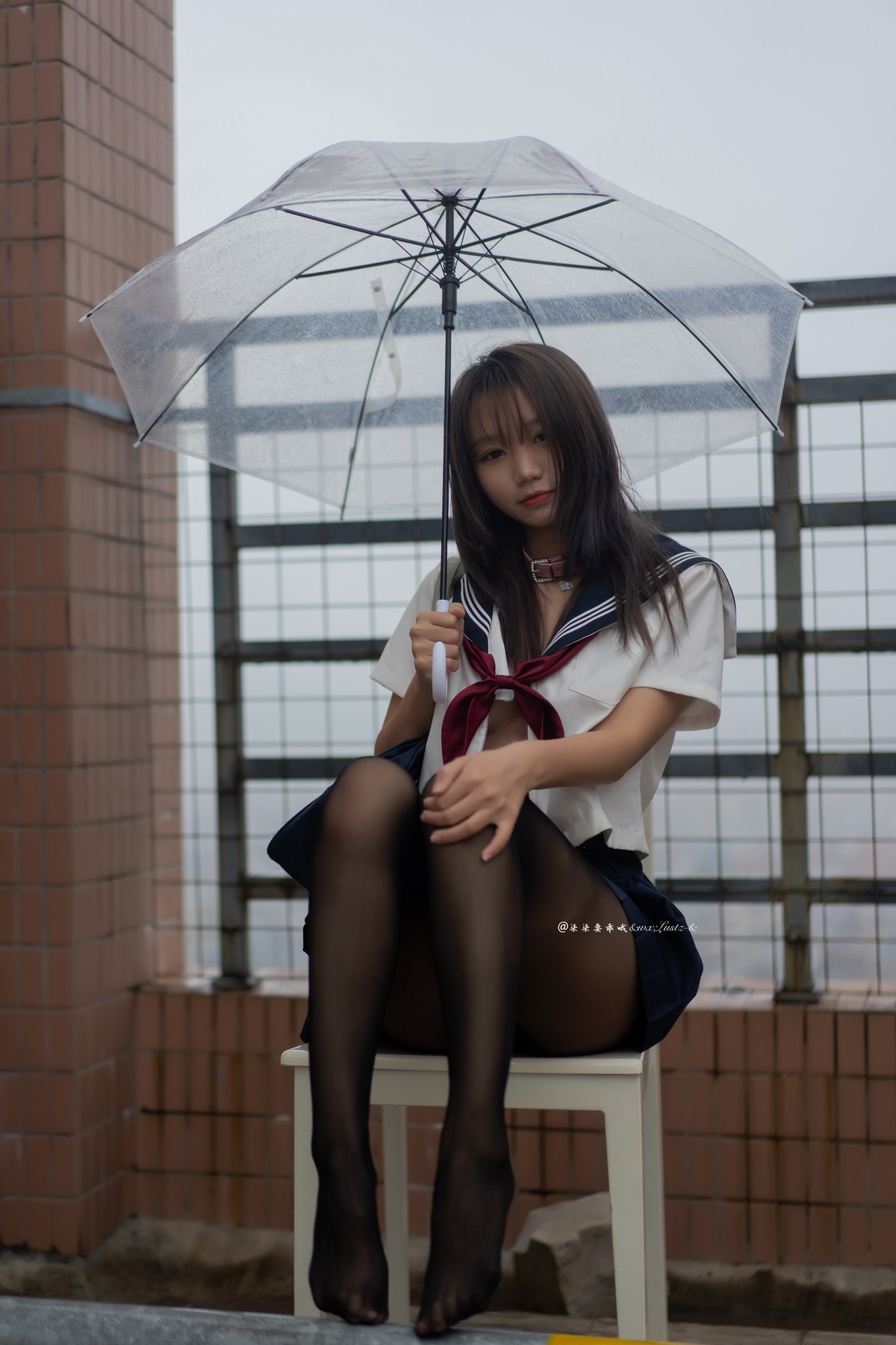 xgyw.top_动漫博主柒柒要乖哦天台学姐主题性感学生制服下超薄无内黑丝秀翘臀诱惑写真80P