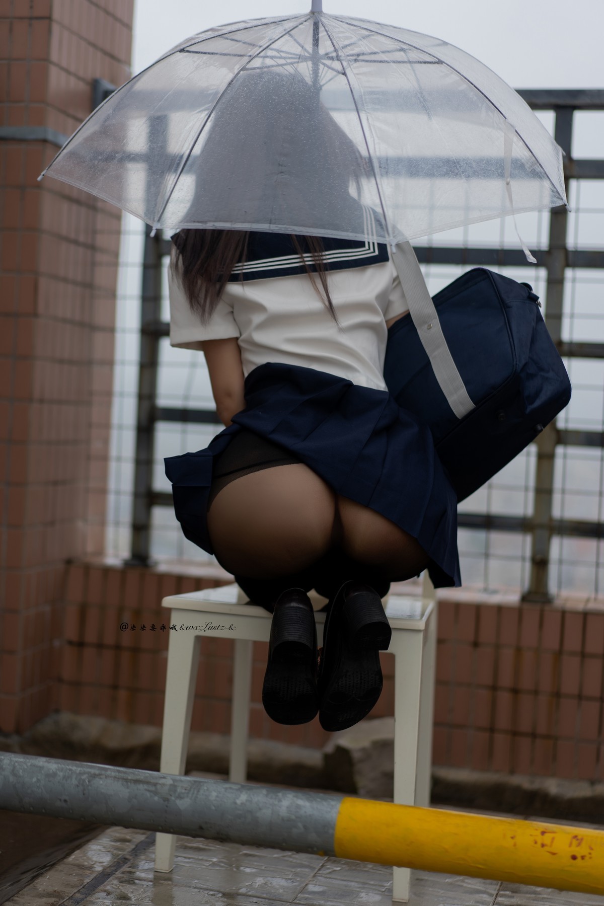 xgyw.top_动漫博主柒柒要乖哦天台学姐主题性感学生制服下超薄无内黑丝秀翘臀诱惑写真80P
