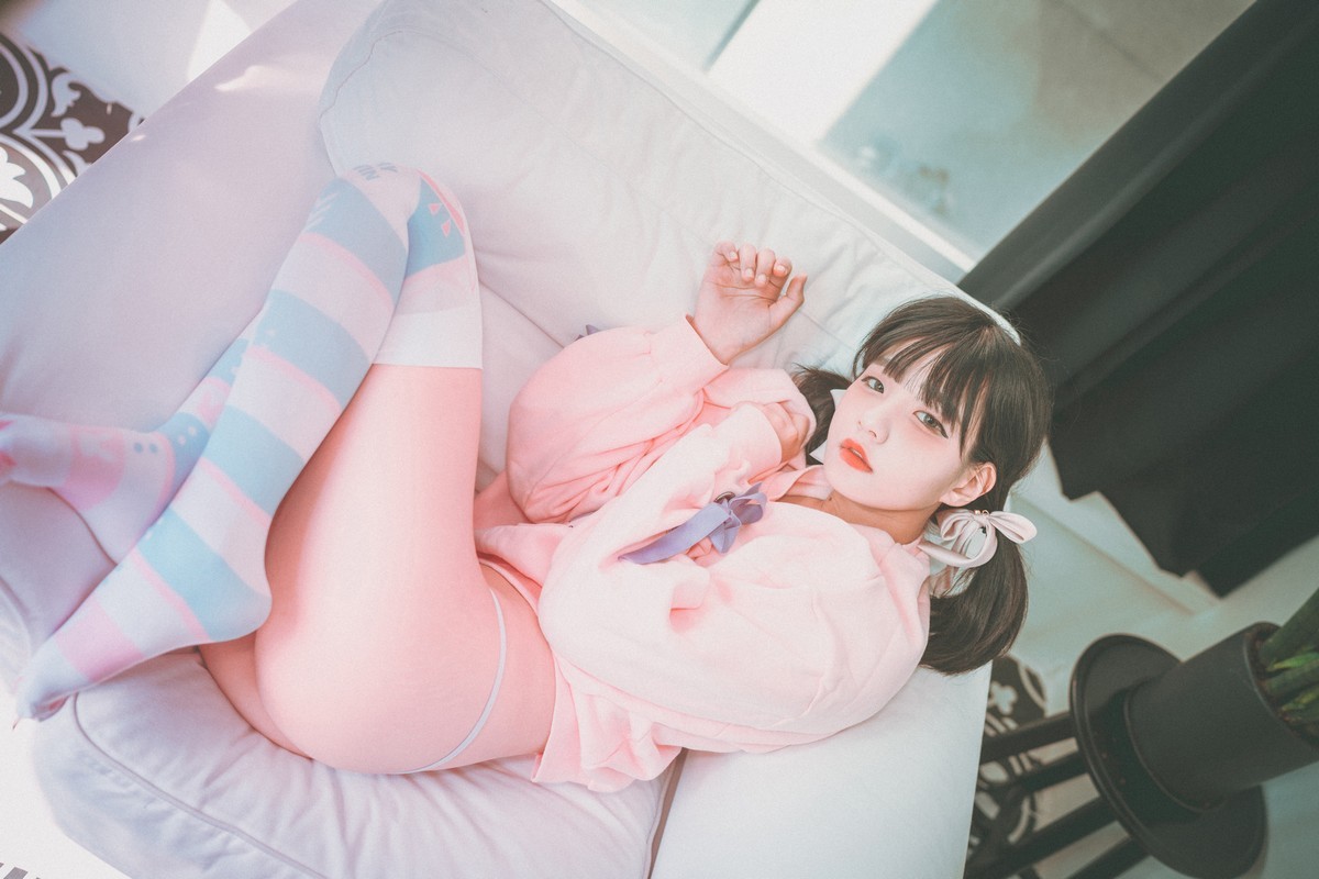 xgyw.top_[DJAWA]No.061_模特Jenny_Lovely_Pink主题私房性感粉色外衣配丁字内裤诱惑写真34P