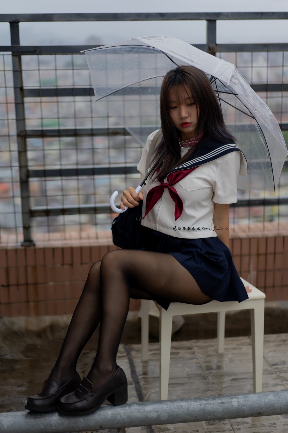 xgyw.top_动漫博主柒柒要乖哦天台学姐主题性感学生制服下超薄无内黑丝秀翘臀诱惑写真80P