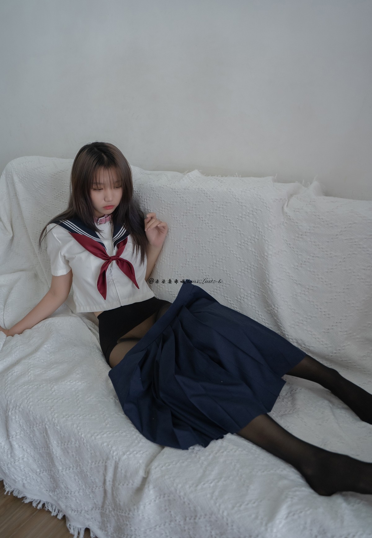 xgyw.top_动漫博主柒柒要乖哦天台学姐主题性感学生制服下超薄无内黑丝秀翘臀诱惑写真80P