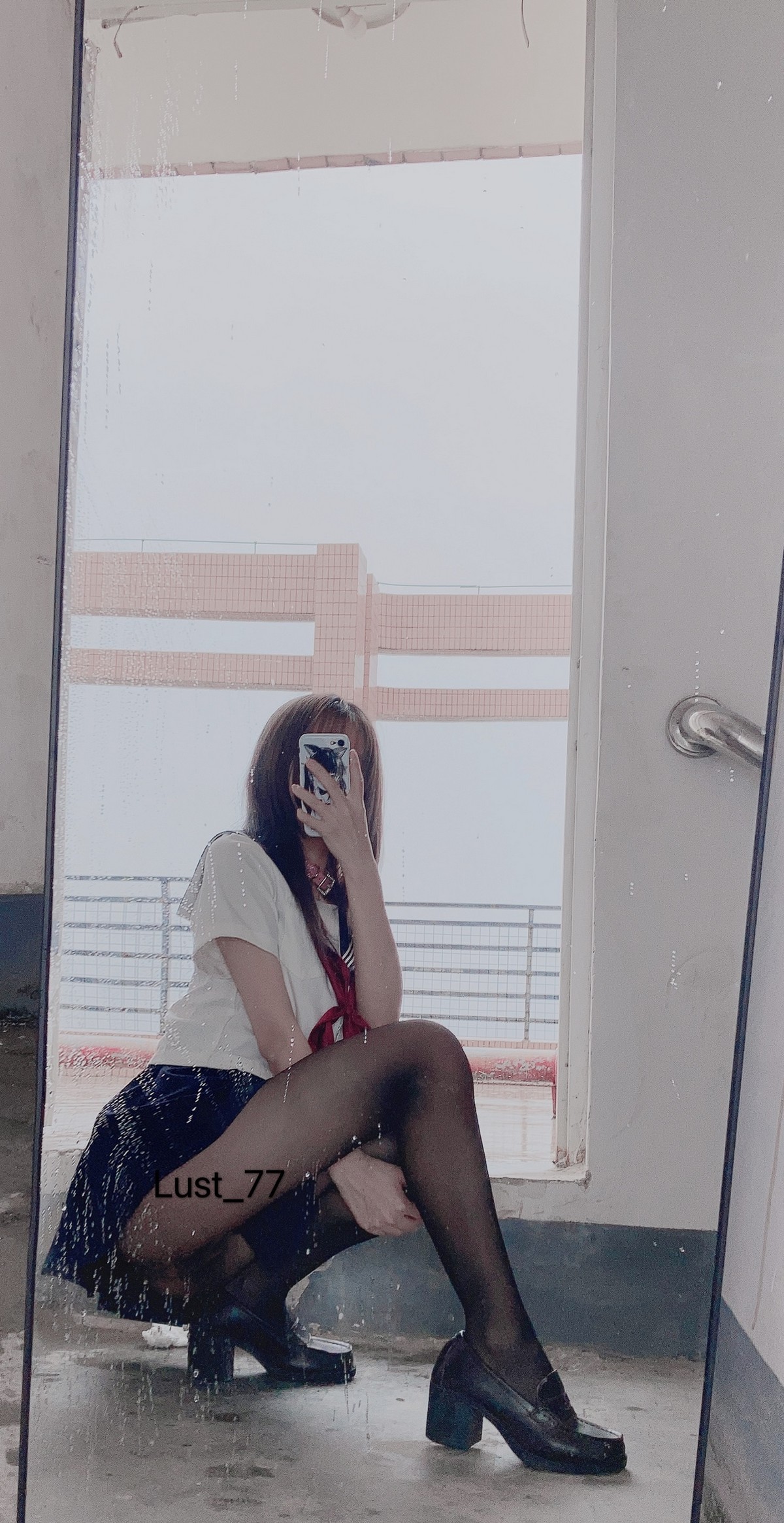 xgyw.top_动漫博主柒柒要乖哦天台学姐主题性感学生制服下超薄无内黑丝秀翘臀诱惑写真80P