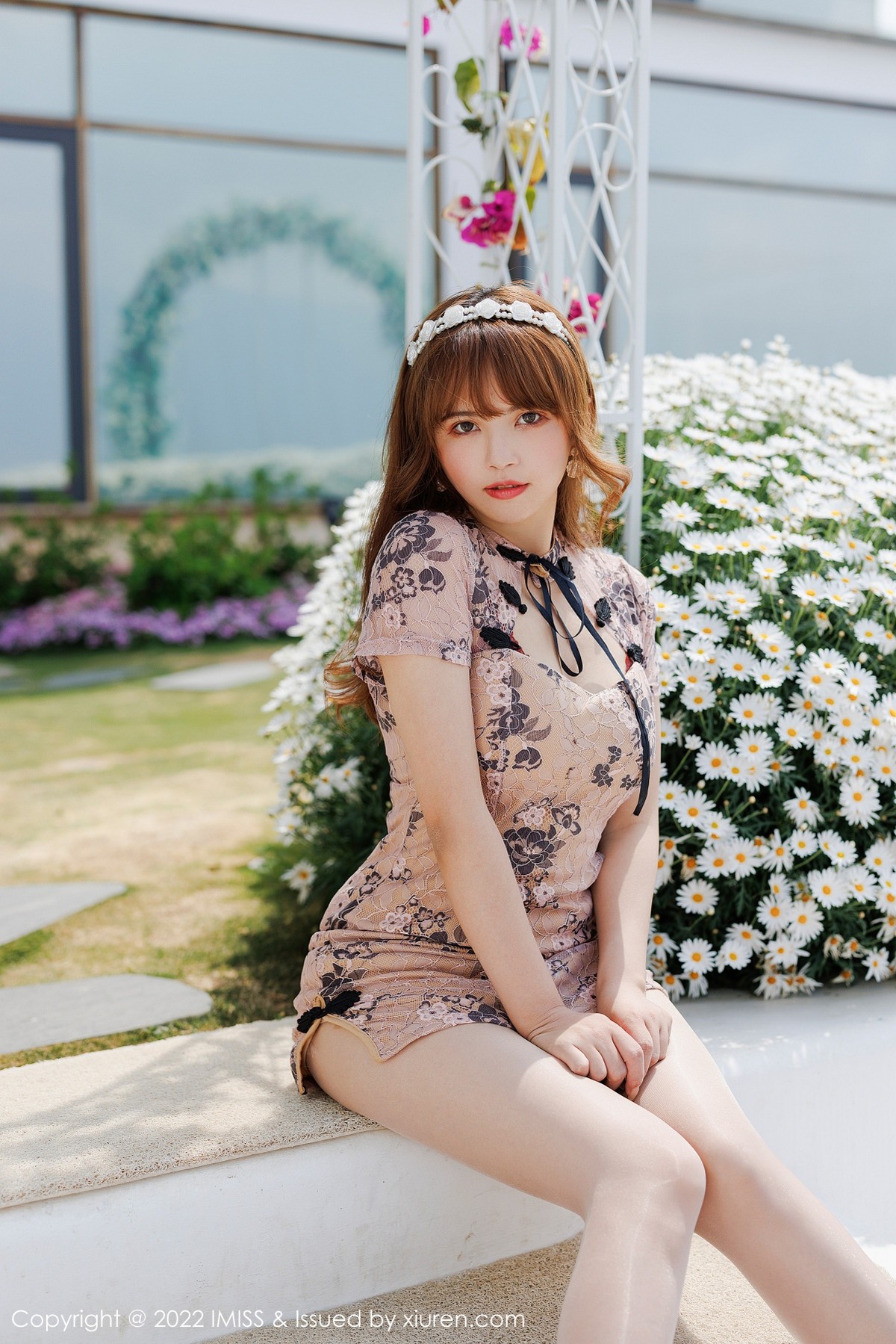 xgyw.top_[IMISS爱蜜社]Vol.684_模特张思允Nice云南心愿旅拍脱花纹浅色服饰露蕾丝内衣诱惑写真50P