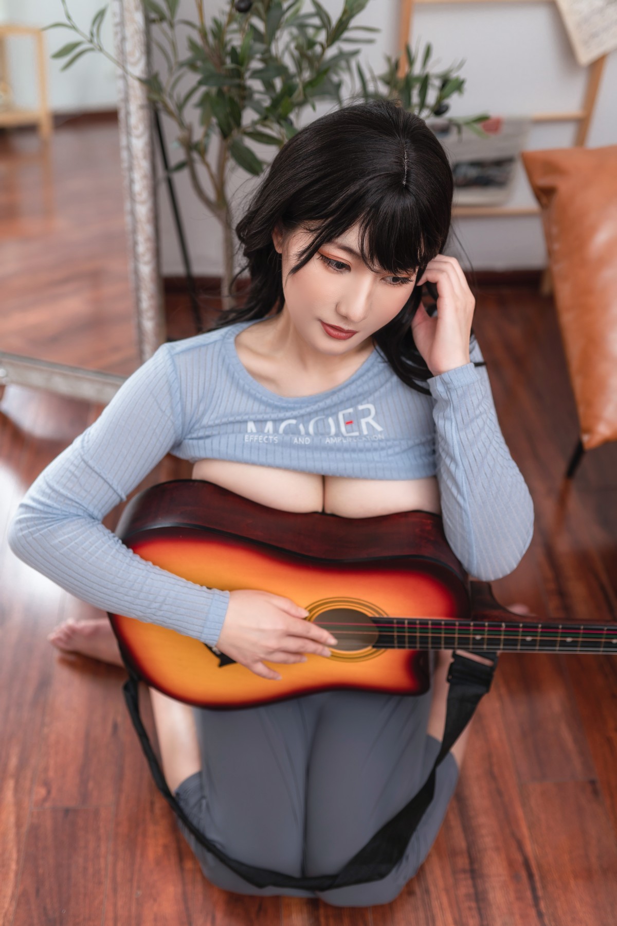 xgyw.top_网络美女星澜是澜澜叫澜妹呀吉他妹妹主题私房性感服饰露豪乳翘臀惹火诱惑写真41P