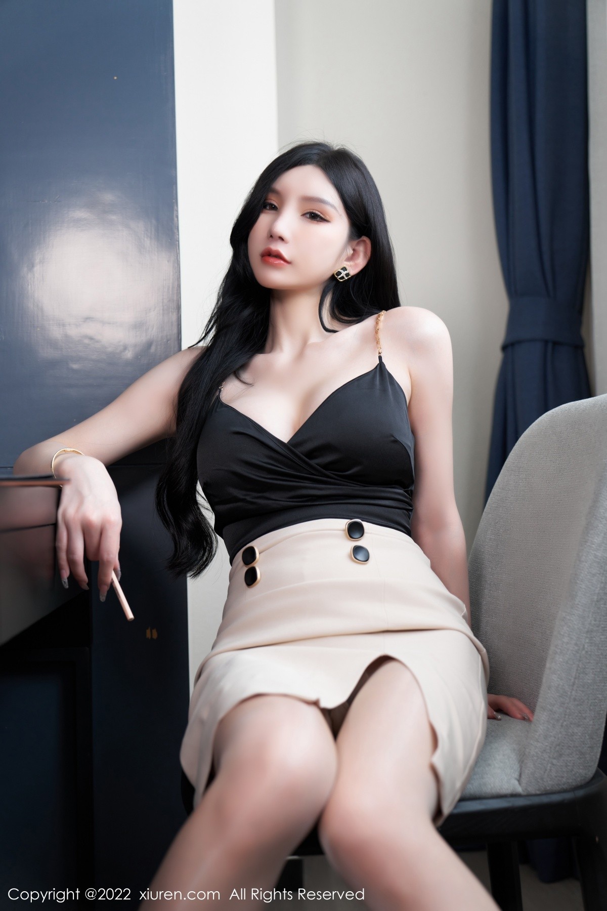 xgyw.top_XiuRen第5071期_女神周于希Sally私房黑色低胸服饰半脱露傲人豪乳遮点诱惑写真81P