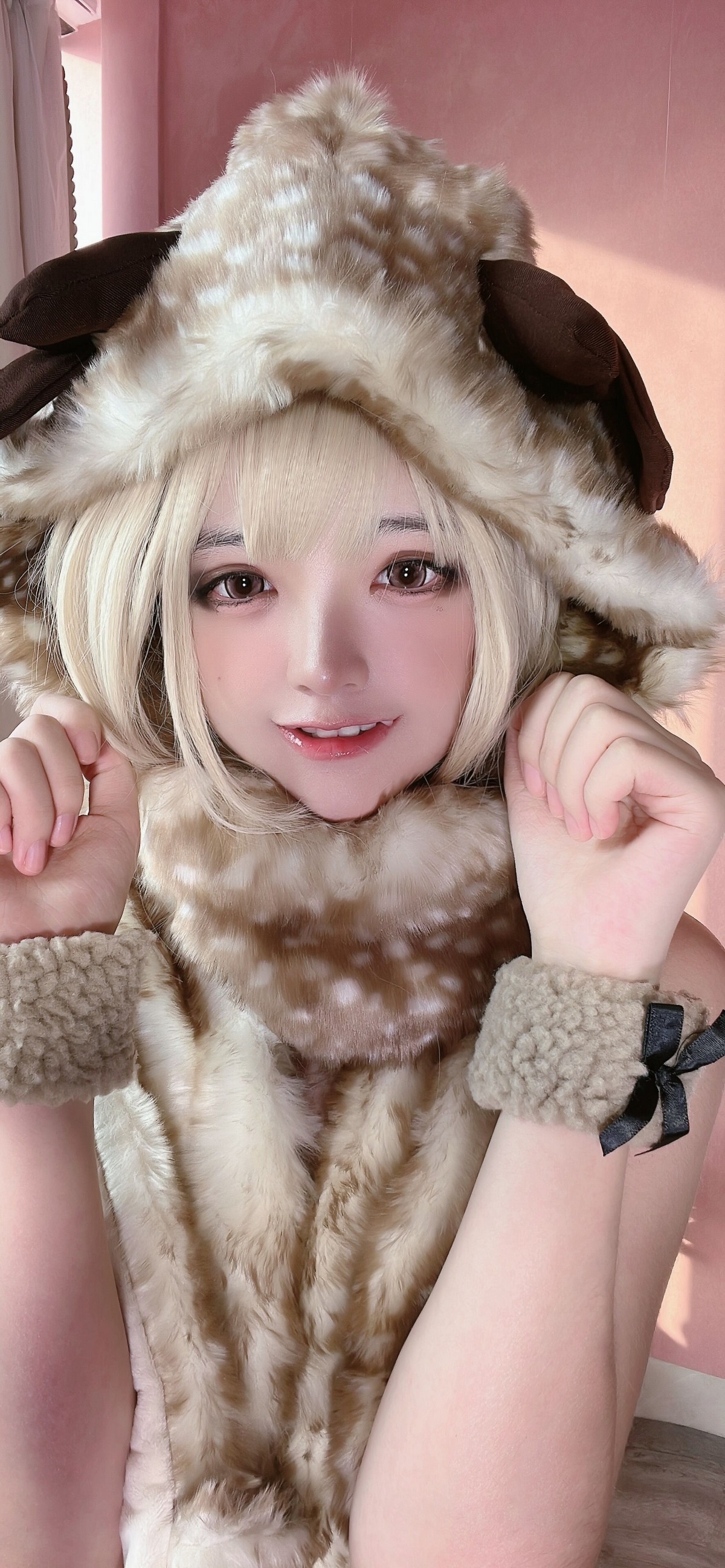 xgyw.top_网络美女疯猫ss麋鹿少女主题私房性感白色蕾丝内衣配黑色蕾丝袜撩人诱惑写真80P