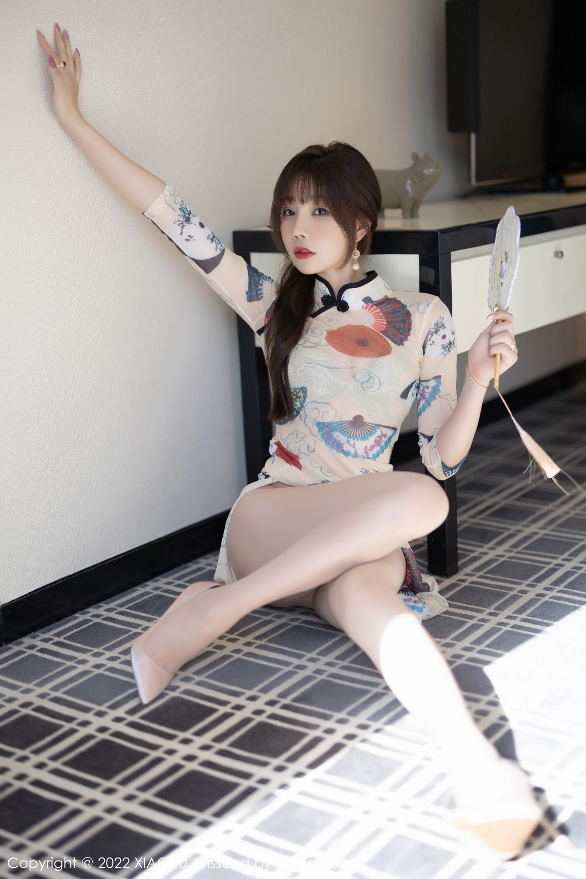 xgyw.top_[XiaoYu画语界]Vol.788_女神芝芝Booty白色轻透旗袍露蕾丝内衣无内肉丝完美诱惑写真105P