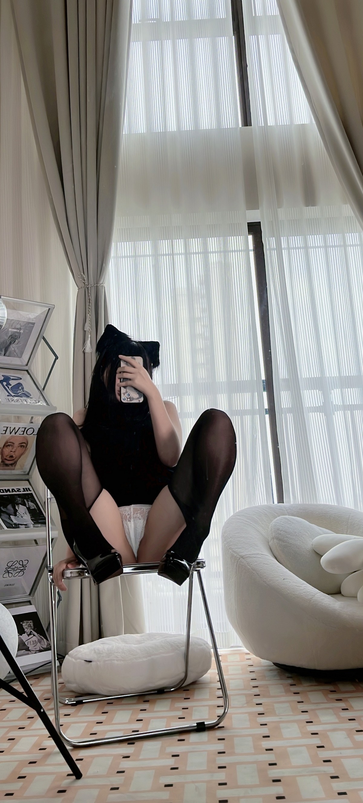 xgyw.top_网络美女疯猫ss黑毛衣少女主题私房性感毛衣配开档黑丝裤袜秀翘臀美腿诱惑写真80P
