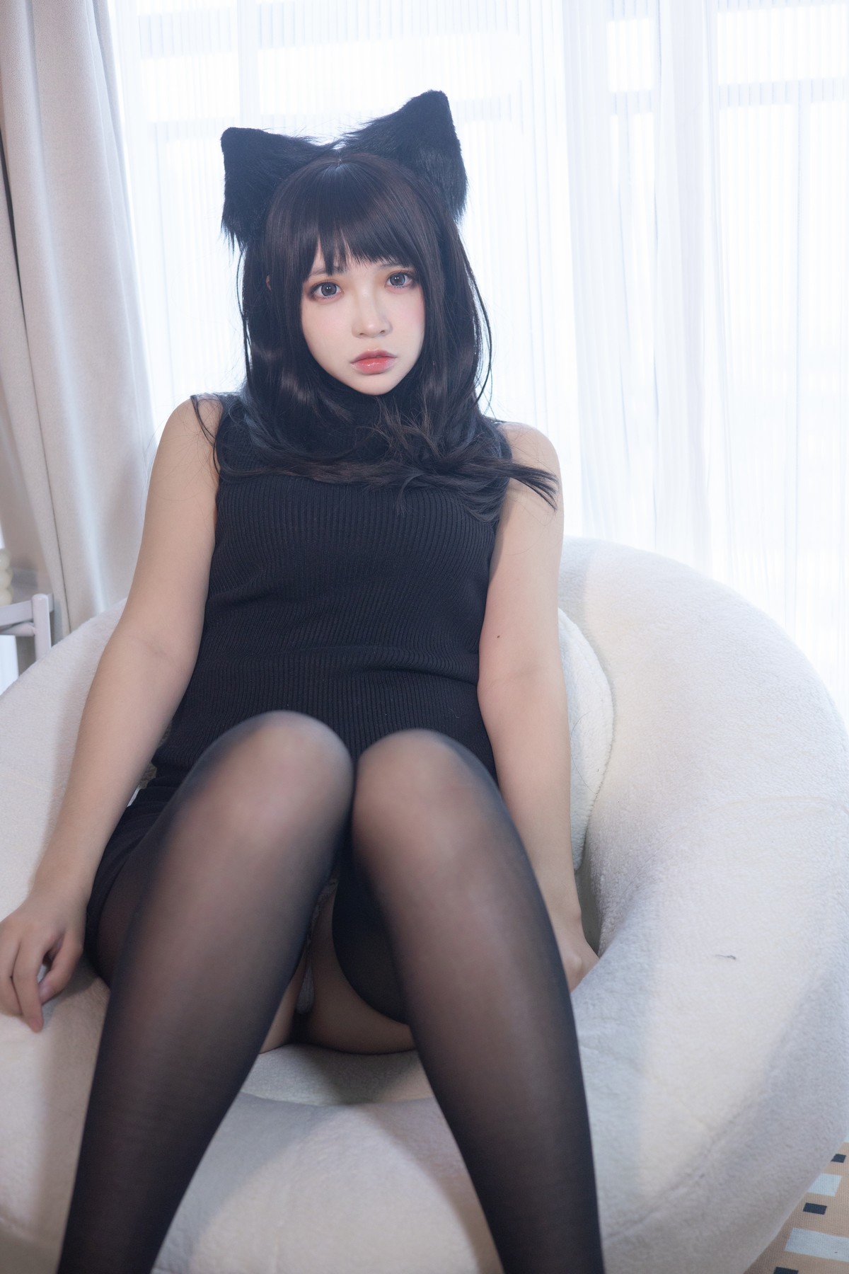 xgyw.top_网络美女疯猫ss黑毛衣少女主题私房性感毛衣配开档黑丝裤袜秀翘臀美腿诱惑写真80P