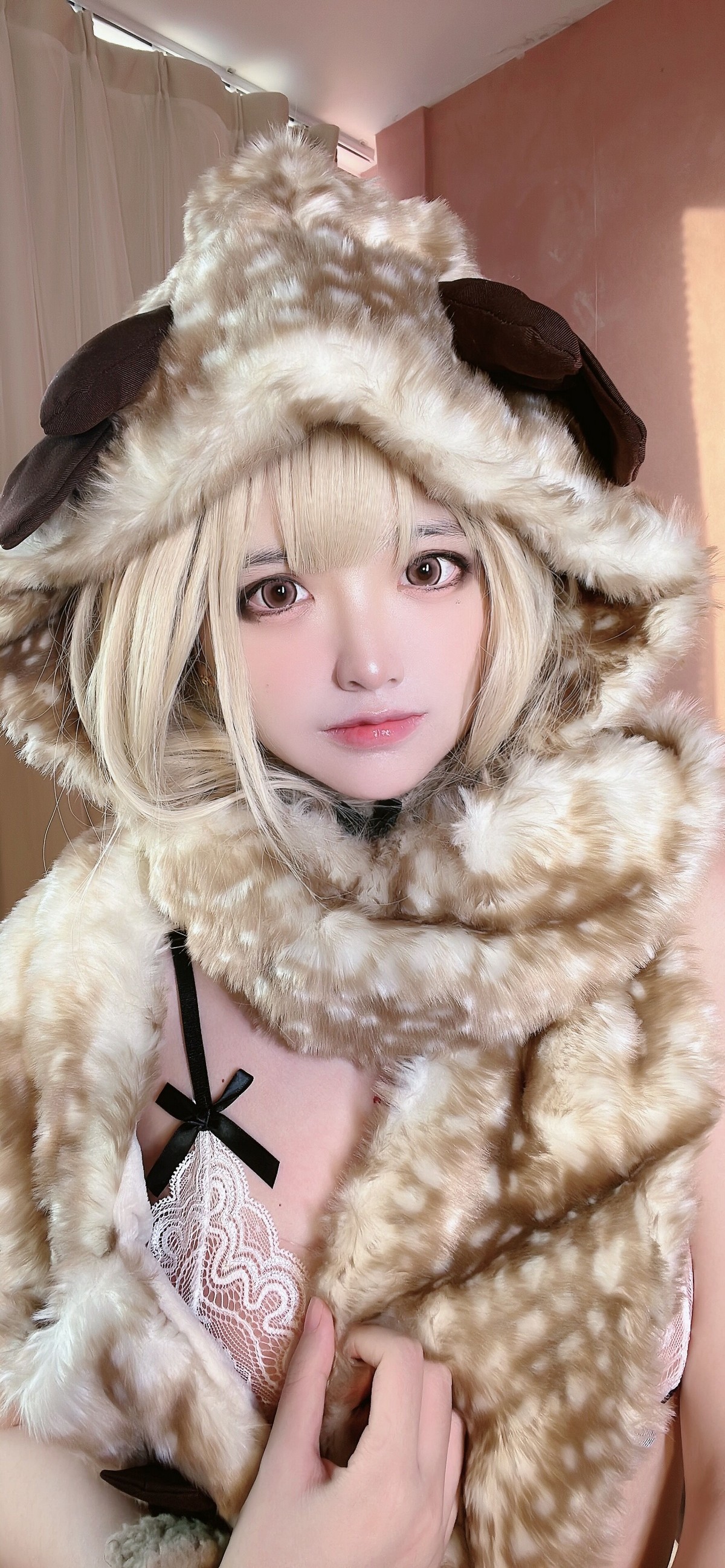 xgyw.top_网络美女疯猫ss麋鹿少女主题私房性感白色蕾丝内衣配黑色蕾丝袜撩人诱惑写真80P