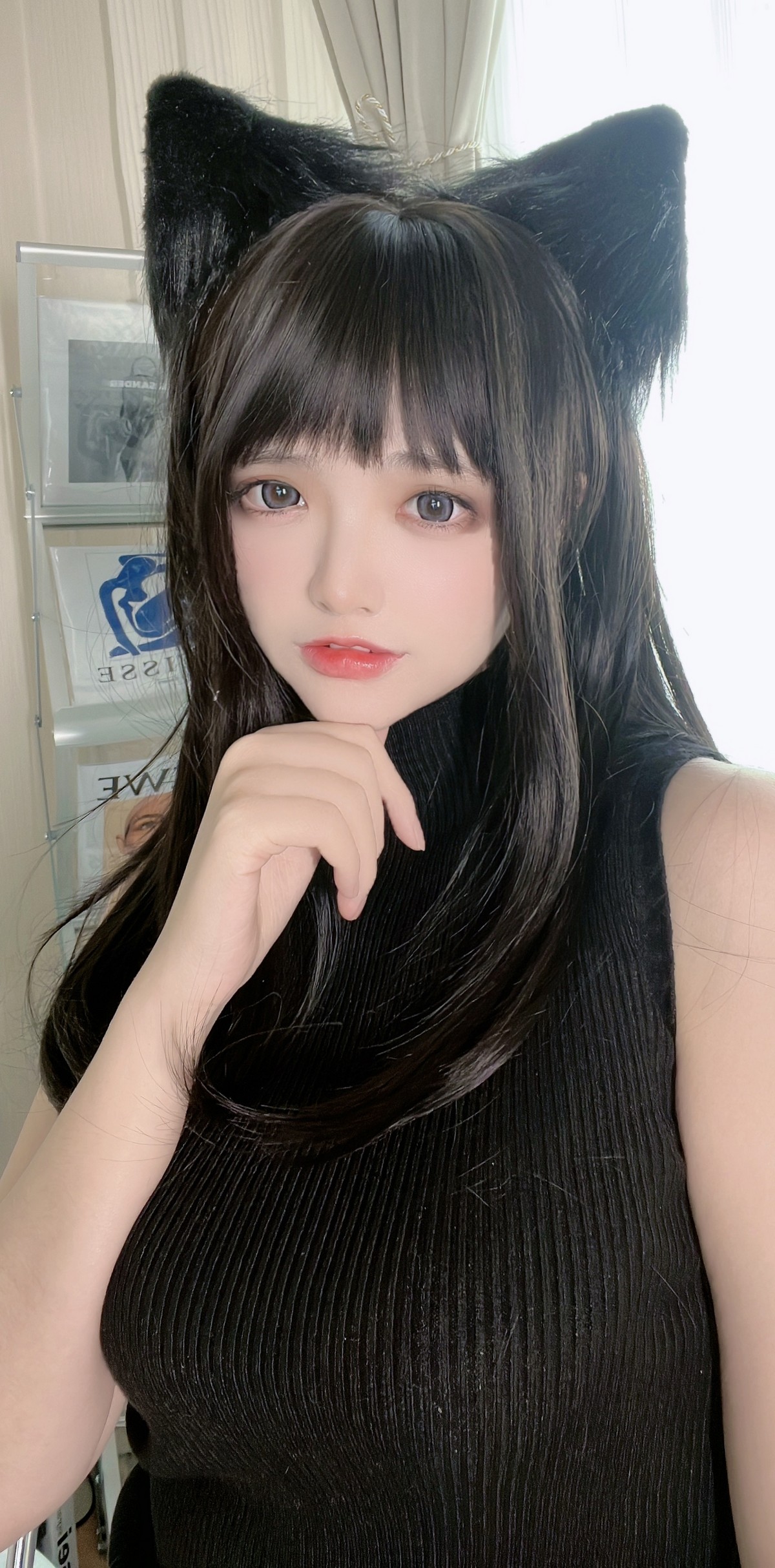 xgyw.top_网络美女疯猫ss黑毛衣少女主题私房性感毛衣配开档黑丝裤袜秀翘臀美腿诱惑写真80P