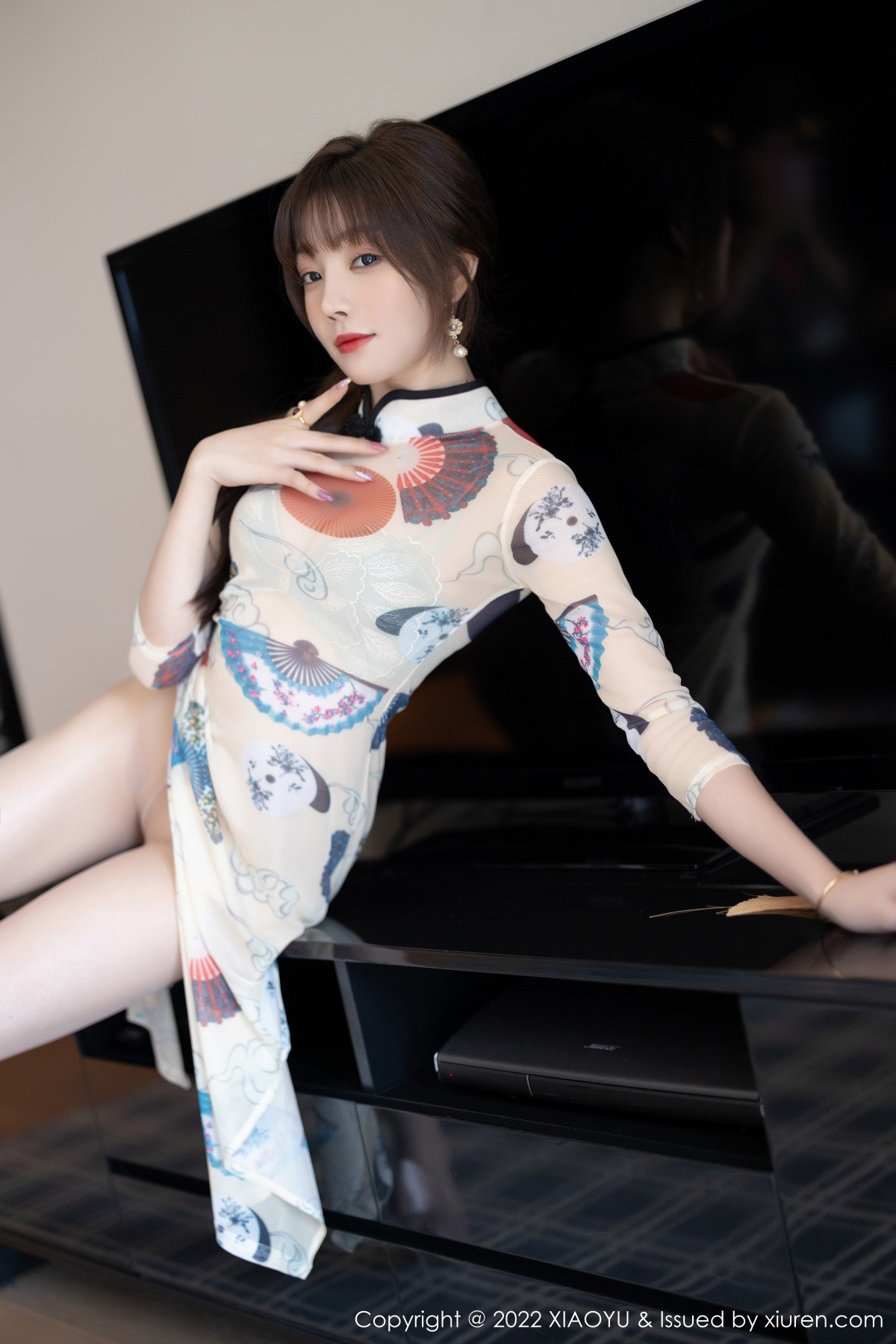 xgyw.top_[XiaoYu画语界]Vol.788_女神芝芝Booty白色轻透旗袍露蕾丝内衣无内肉丝完美诱惑写真105P