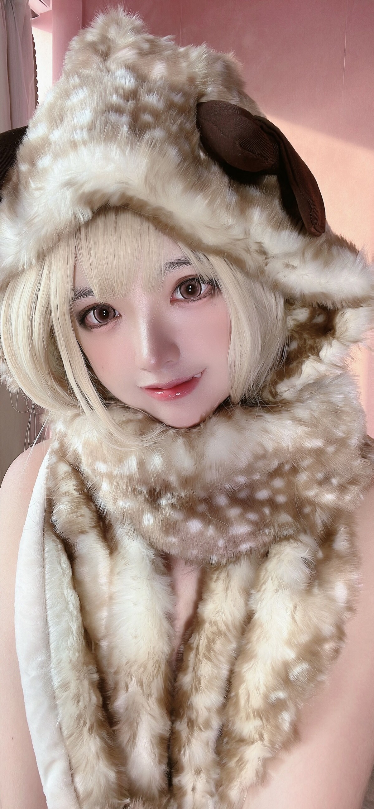 xgyw.top_网络美女疯猫ss麋鹿少女主题私房性感白色蕾丝内衣配黑色蕾丝袜撩人诱惑写真80P