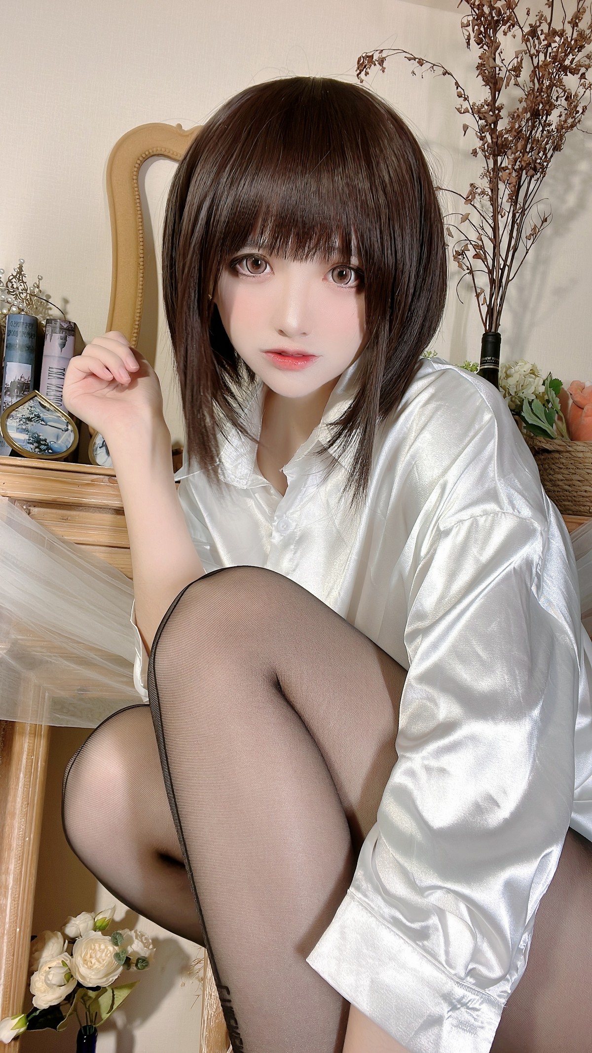 xgyw.top_网络美女疯猫ss白衬衫少女主题私房超薄黑丝透视露白色蕾丝内裤秀翘臀诱惑写真80P