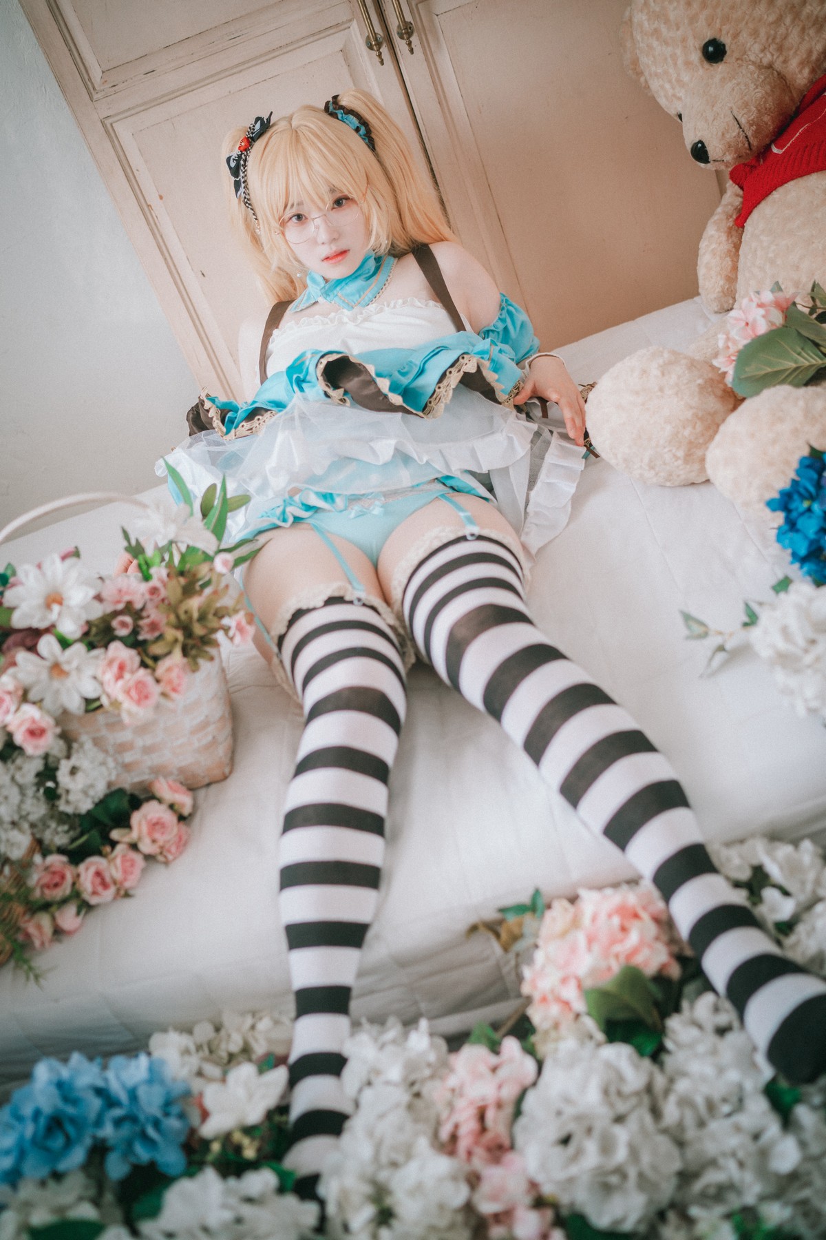 xgyw.top_[DJAWA]No.069_韩国模特_Alice in Glasses主题性感眼镜美少女私房女仆装诱惑写真49P