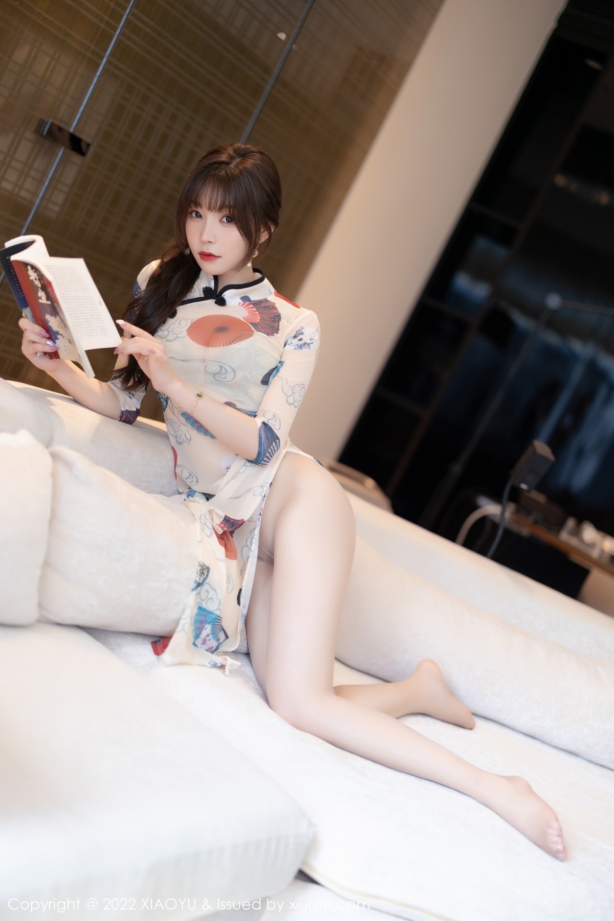 xgyw.top_[XiaoYu画语界]Vol.788_女神芝芝Booty白色轻透旗袍露蕾丝内衣无内肉丝完美诱惑写真105P
