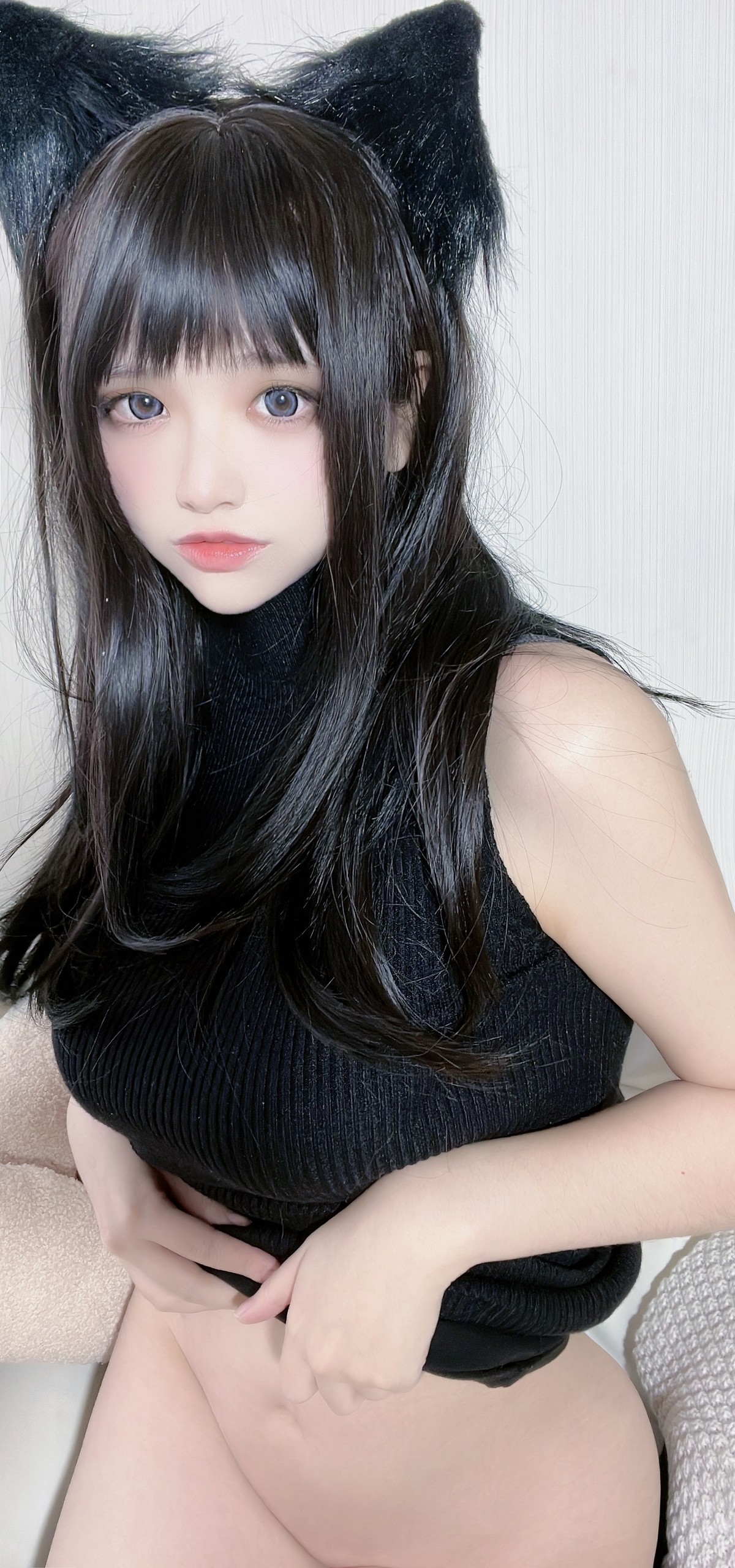 xgyw.top_网络美女疯猫ss黑毛衣少女主题私房性感毛衣配开档黑丝裤袜秀翘臀美腿诱惑写真80P